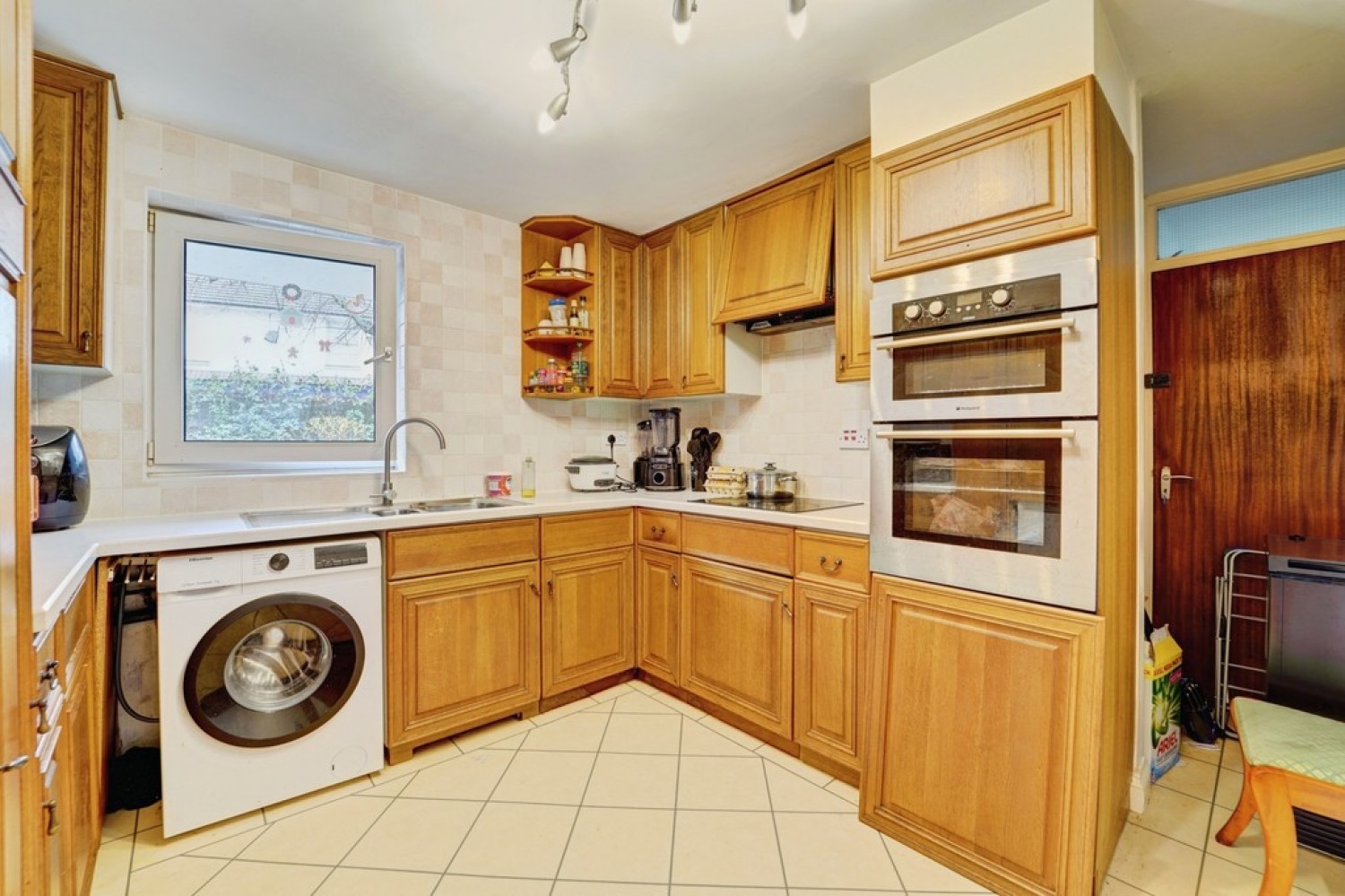 2 bedroom Flat for Sale Garden Flat, De Parys Lodge, De Parys Avenue,