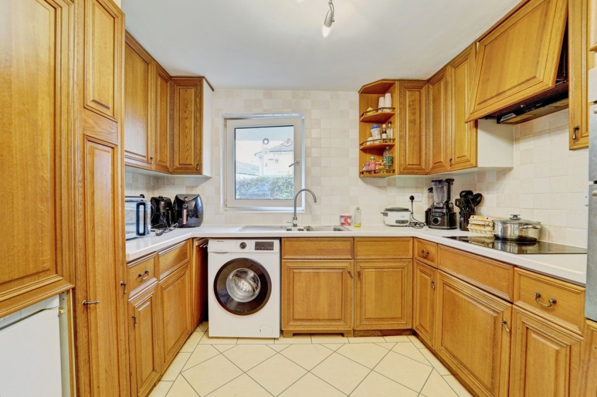 Garden Flat, De Parys Lodge, De Parys Avenue,