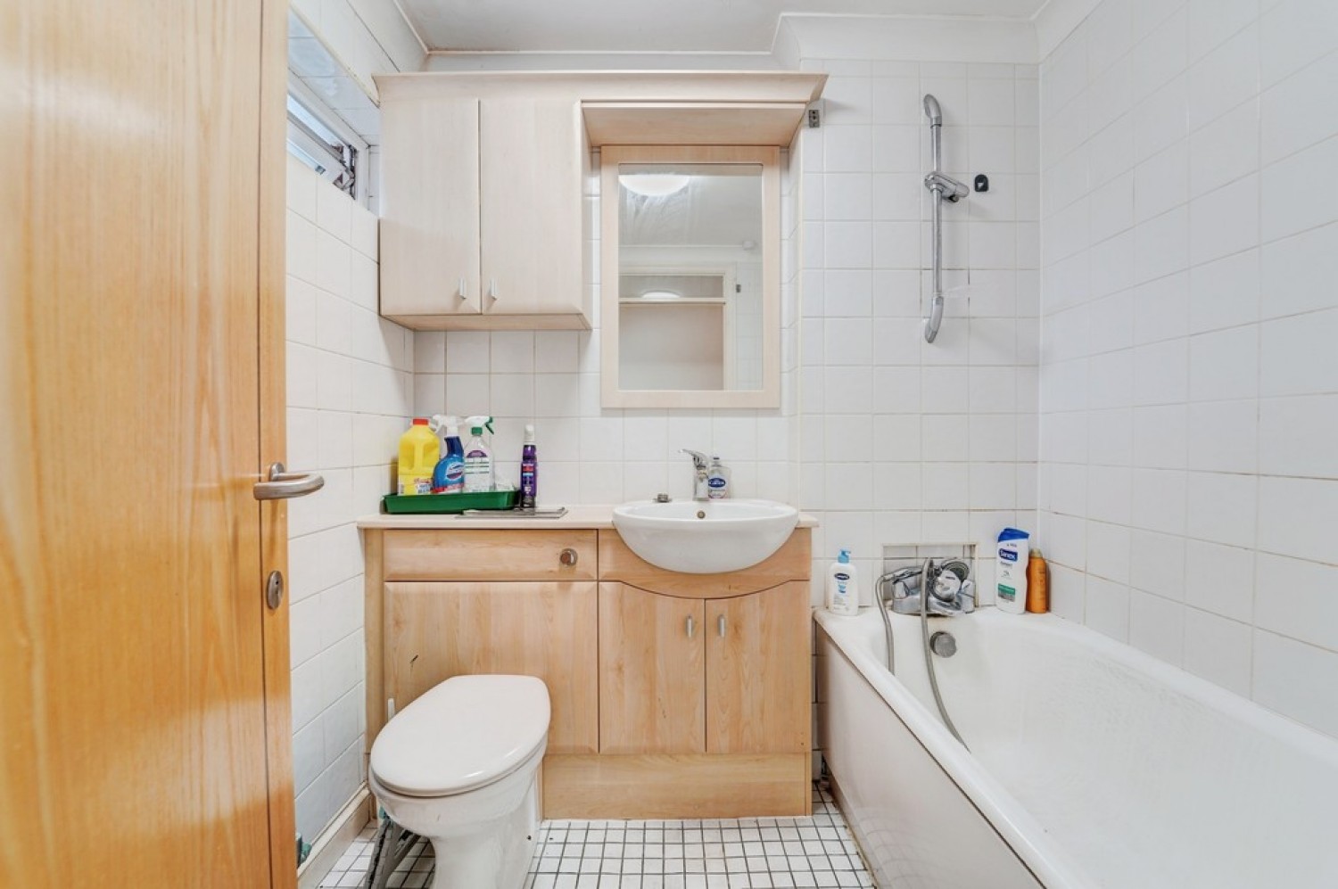 2 bedroom Flat for Sale Garden Flat, De Parys Lodge, De Parys Avenue,