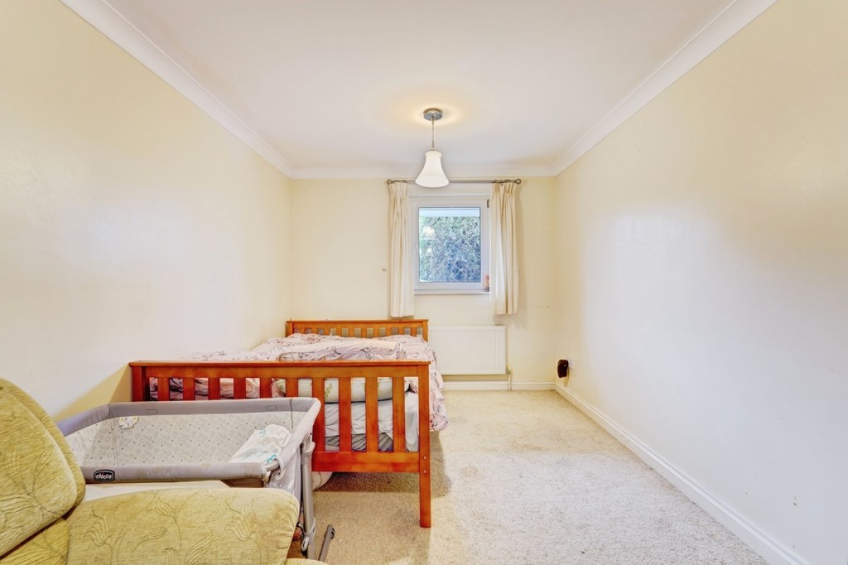 Garden Flat, De Parys Lodge, De Parys Avenue,