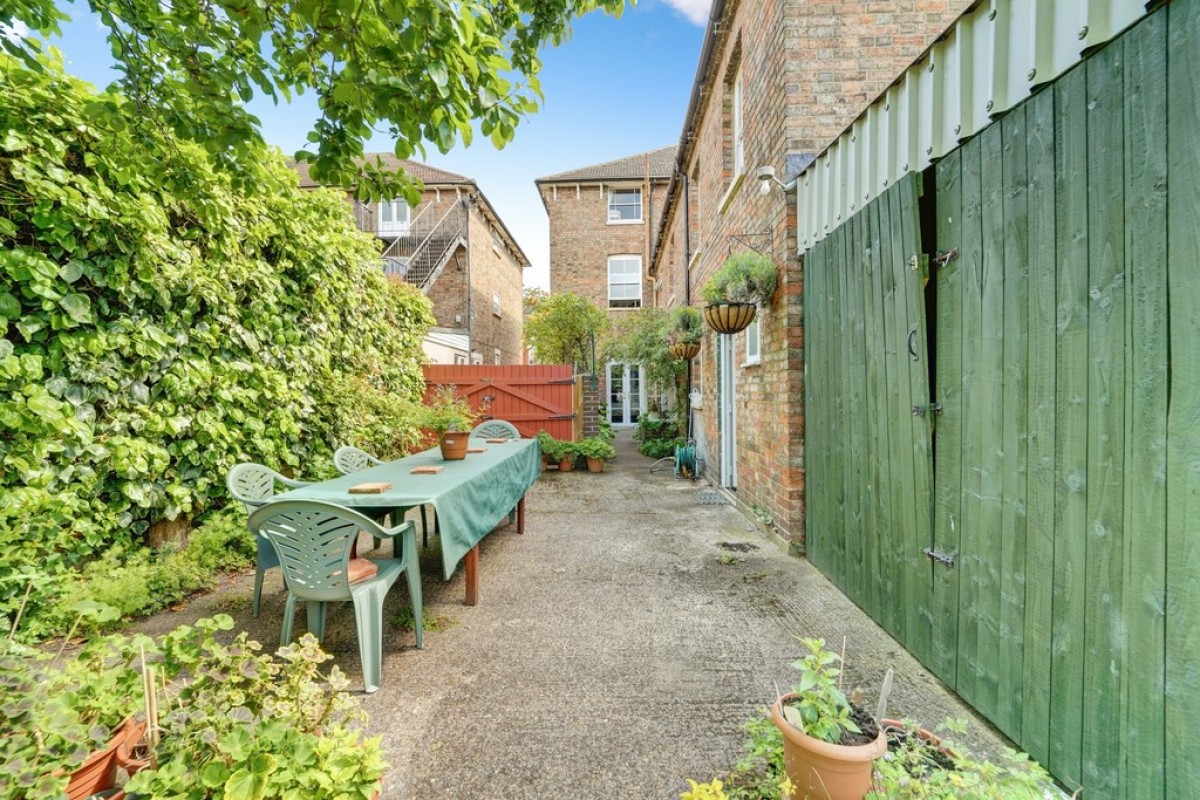 Chaucer Road , Bedford