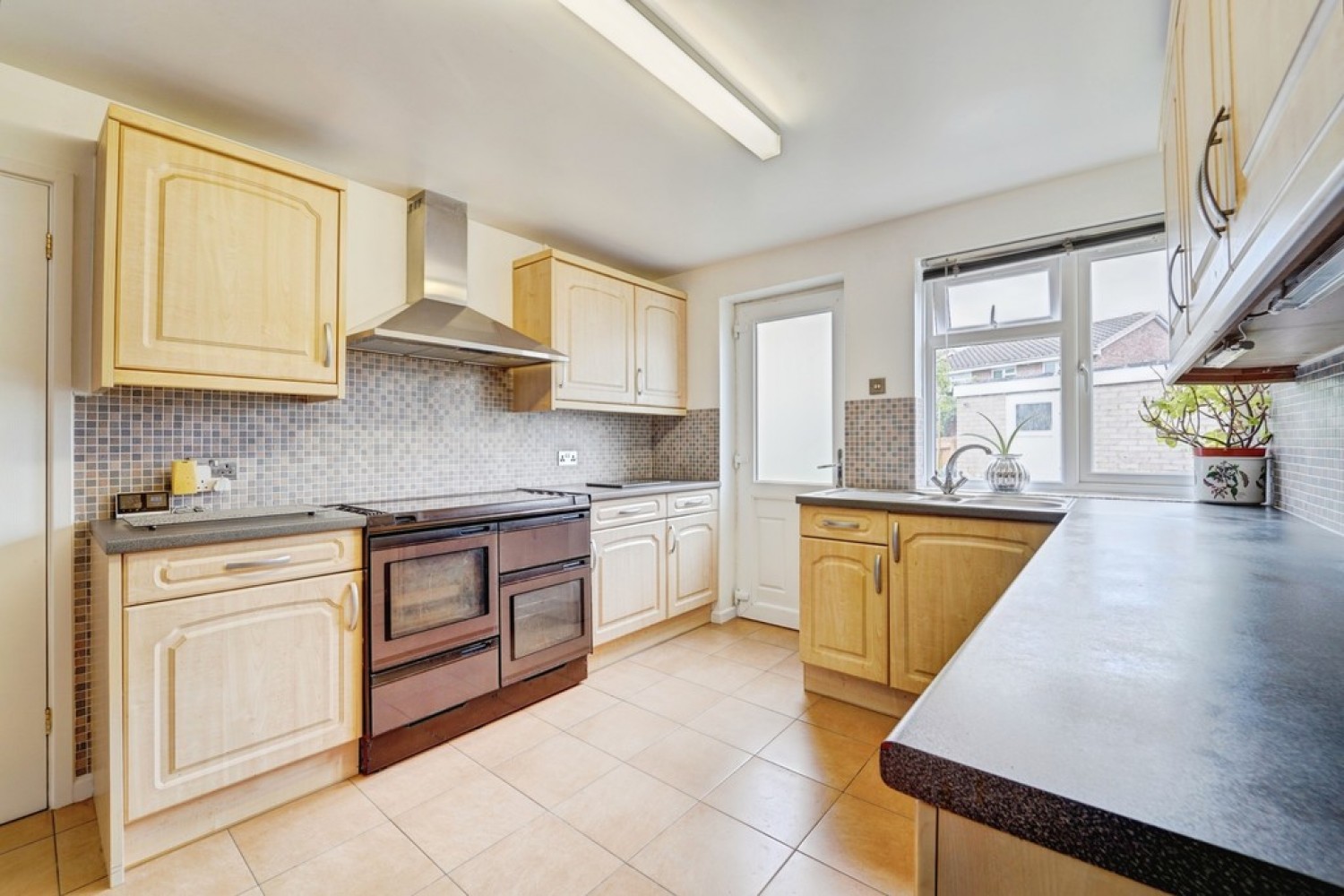 4 bedroom Bungalow for Sale Barnstaple Road, Bedford
