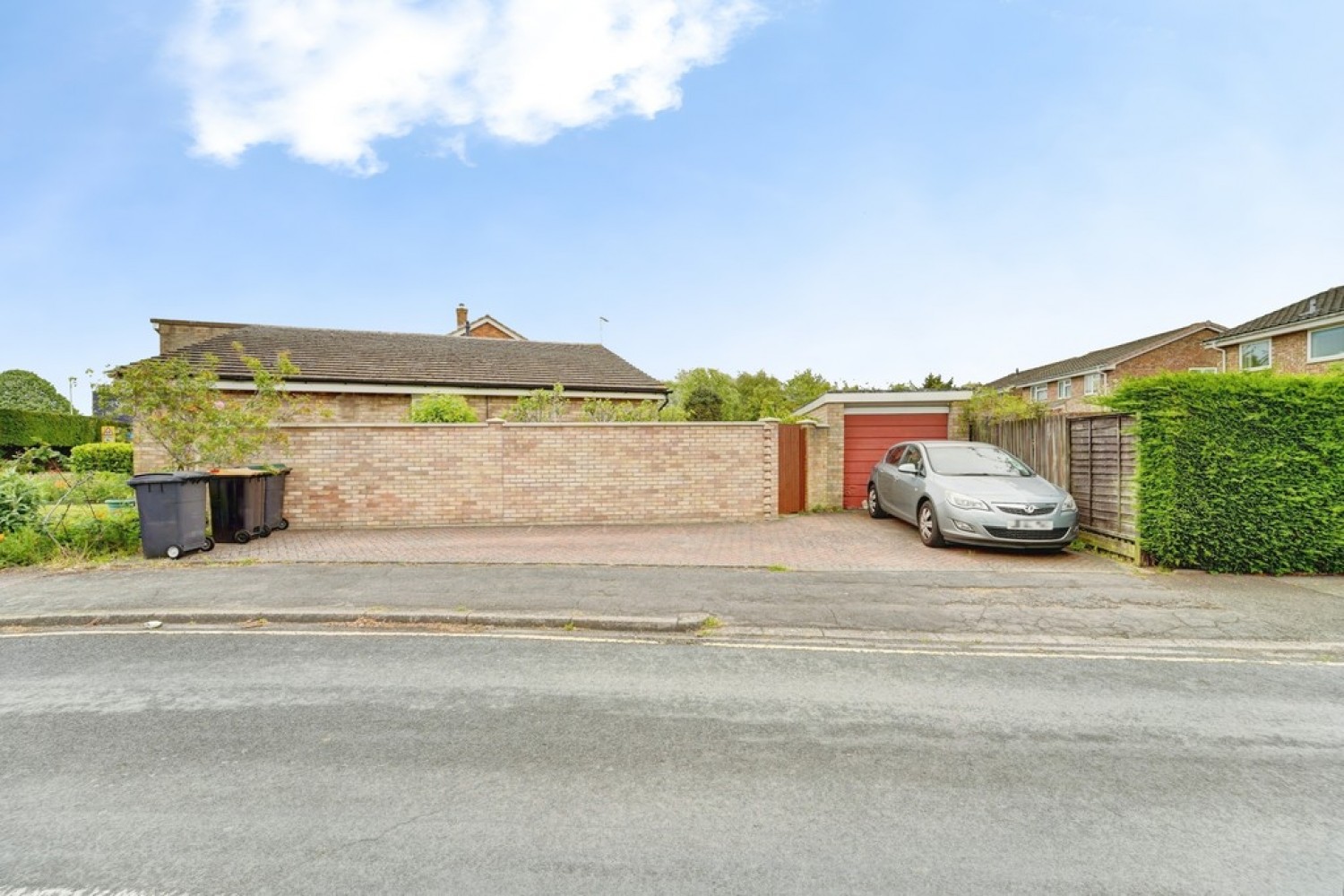 4 bedroom Bungalow for Sale Barnstaple Road, Bedford