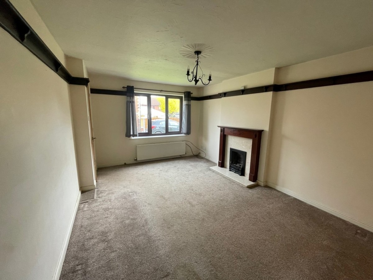 Poynton Drive, Throapham