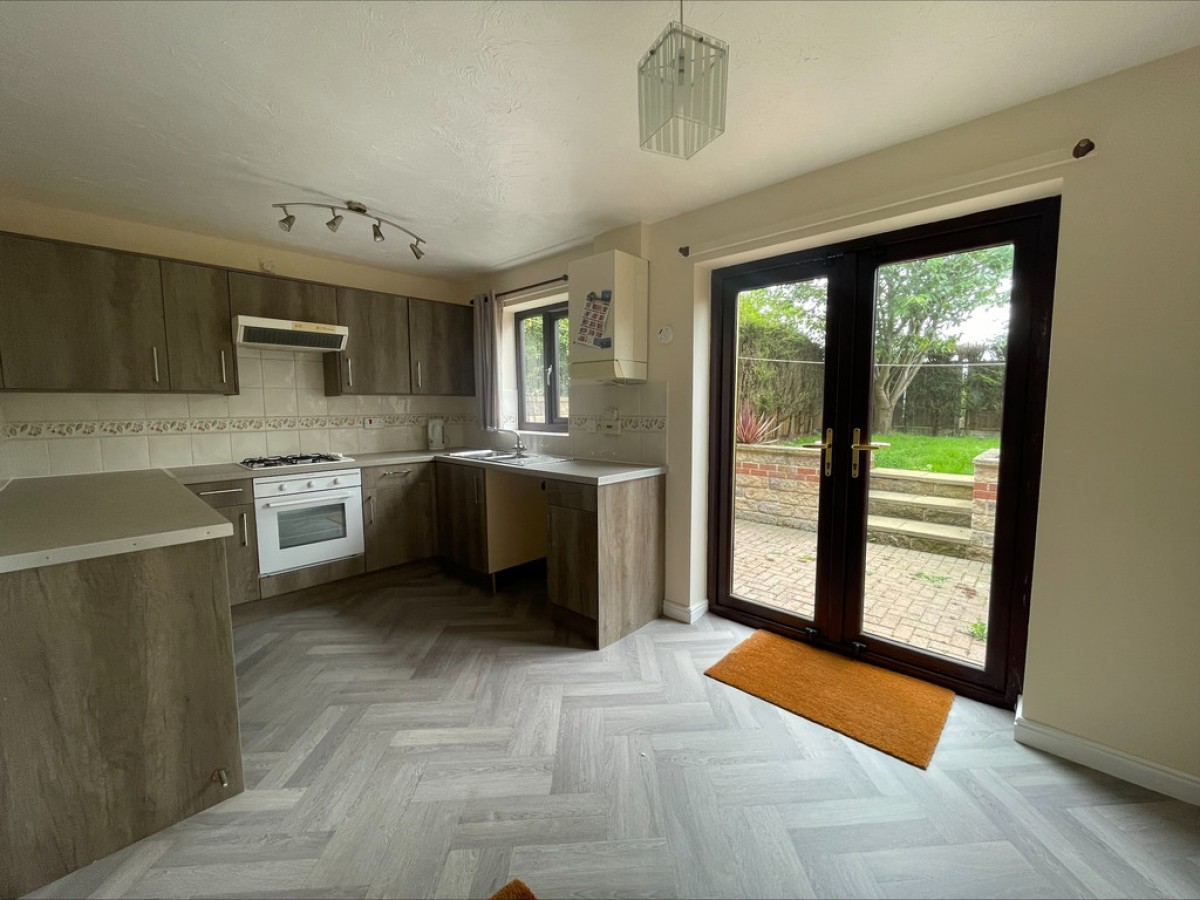 Poynton Drive, Throapham