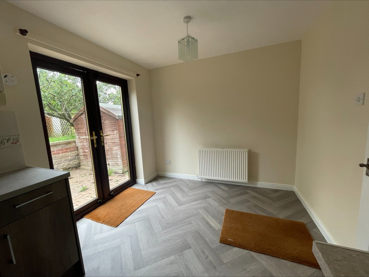 Poynton Drive, Throapham