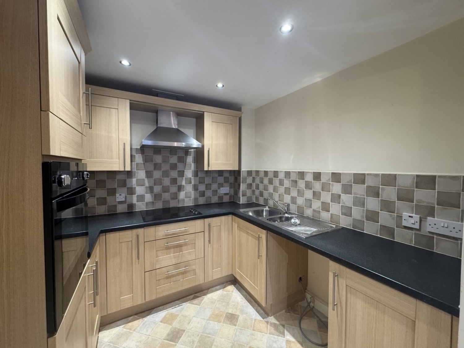 1 bedroom Flat for Letting Royal Court, Worksop