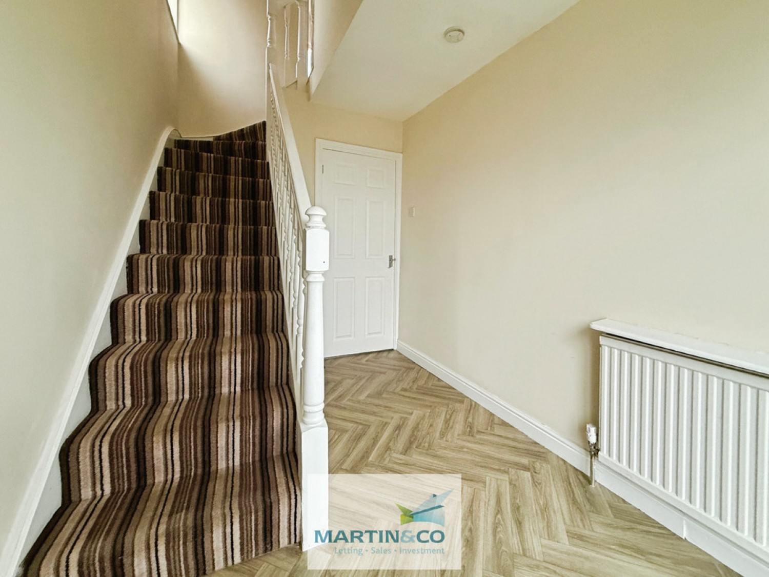 4 bedroom House in Southfarm Avenue , Harthill
