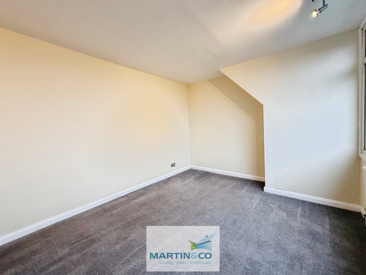 Southfarm Avenue , Harthill