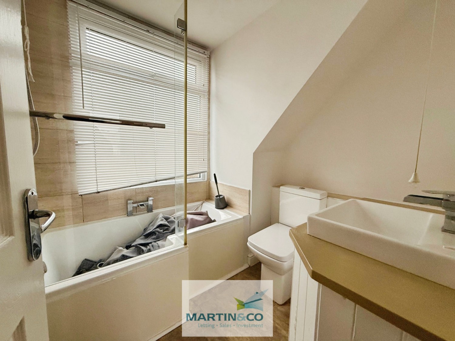 4 bedroom House in Southfarm Avenue , Harthill