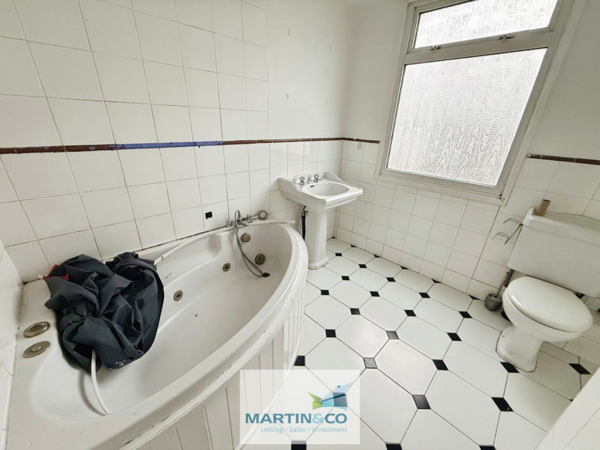 Southfarm Avenue , Harthill