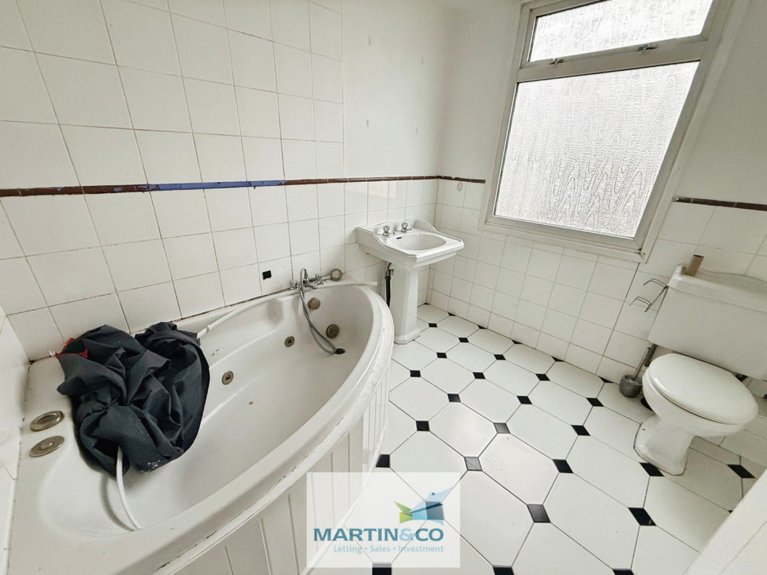 4 bedroom House in Southfarm Avenue , Harthill