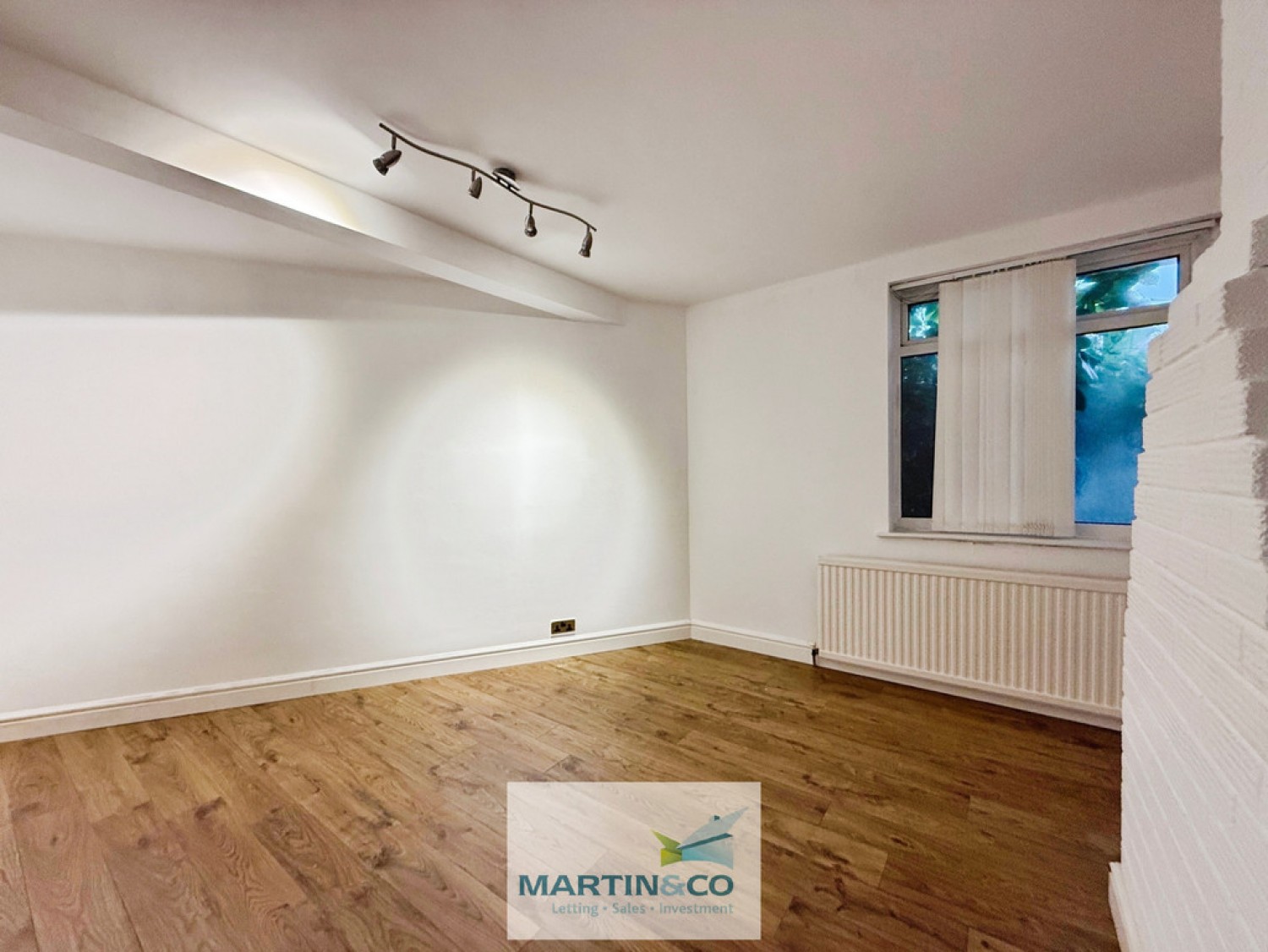 4 bedroom House in Southfarm Avenue , Harthill