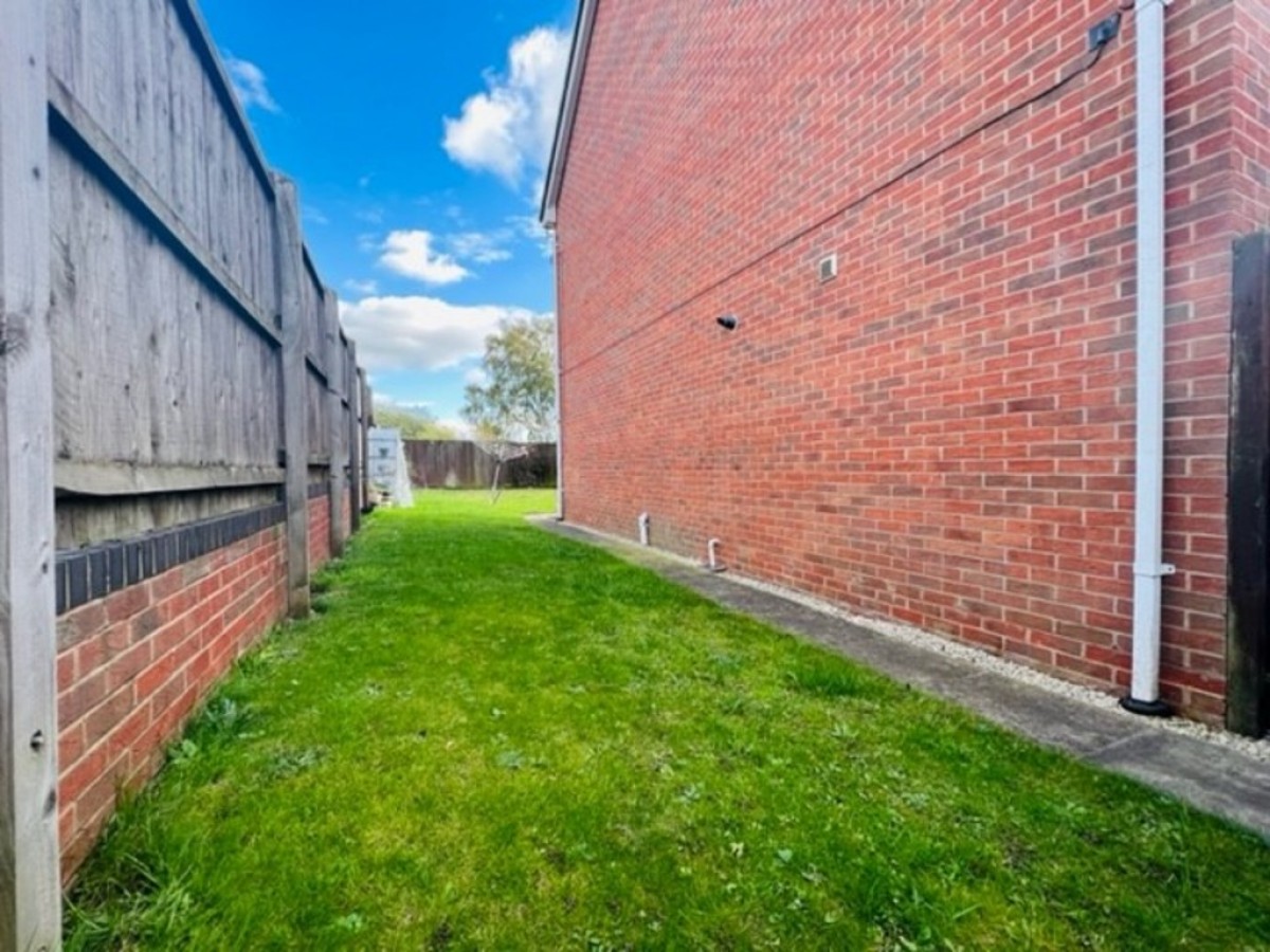 Samian Close , Worksop