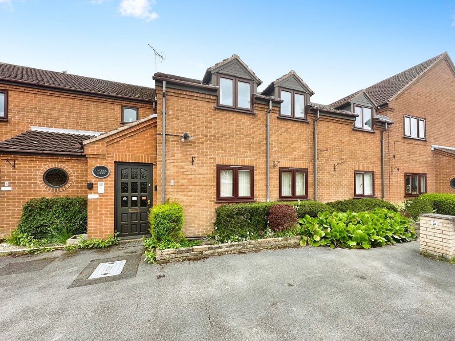 Lindrick Court, Woodsetts