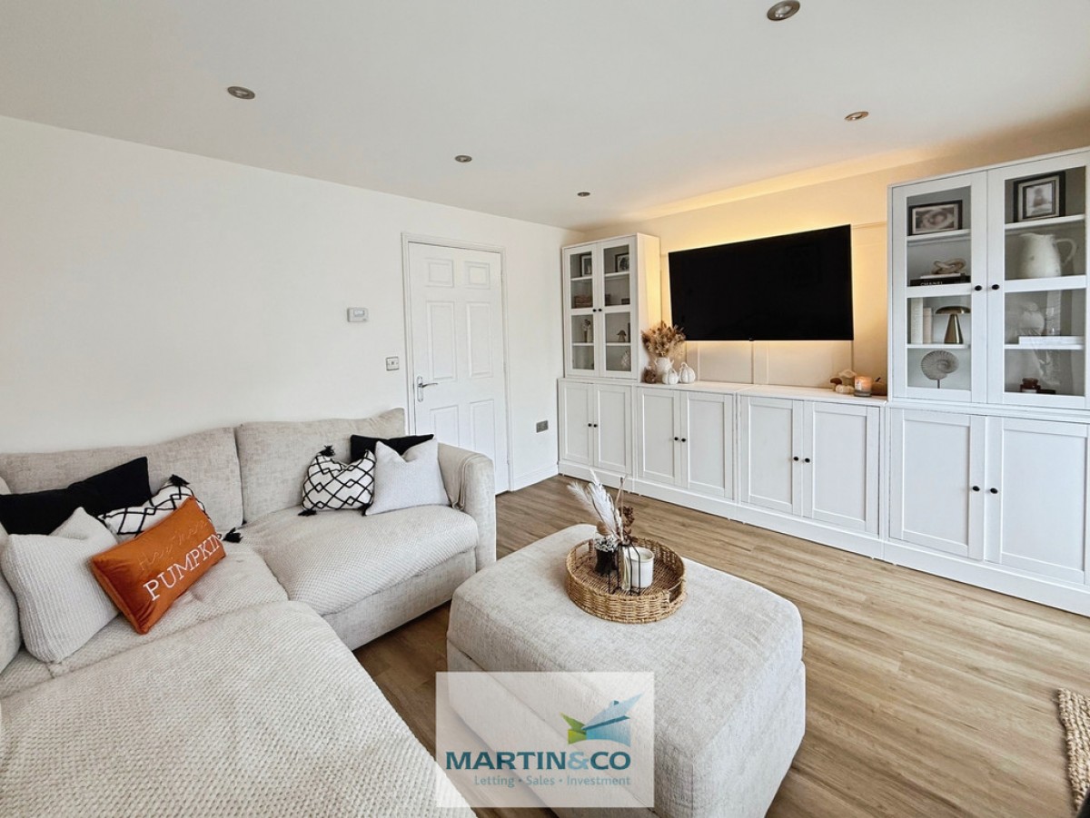 Model View, Creswell