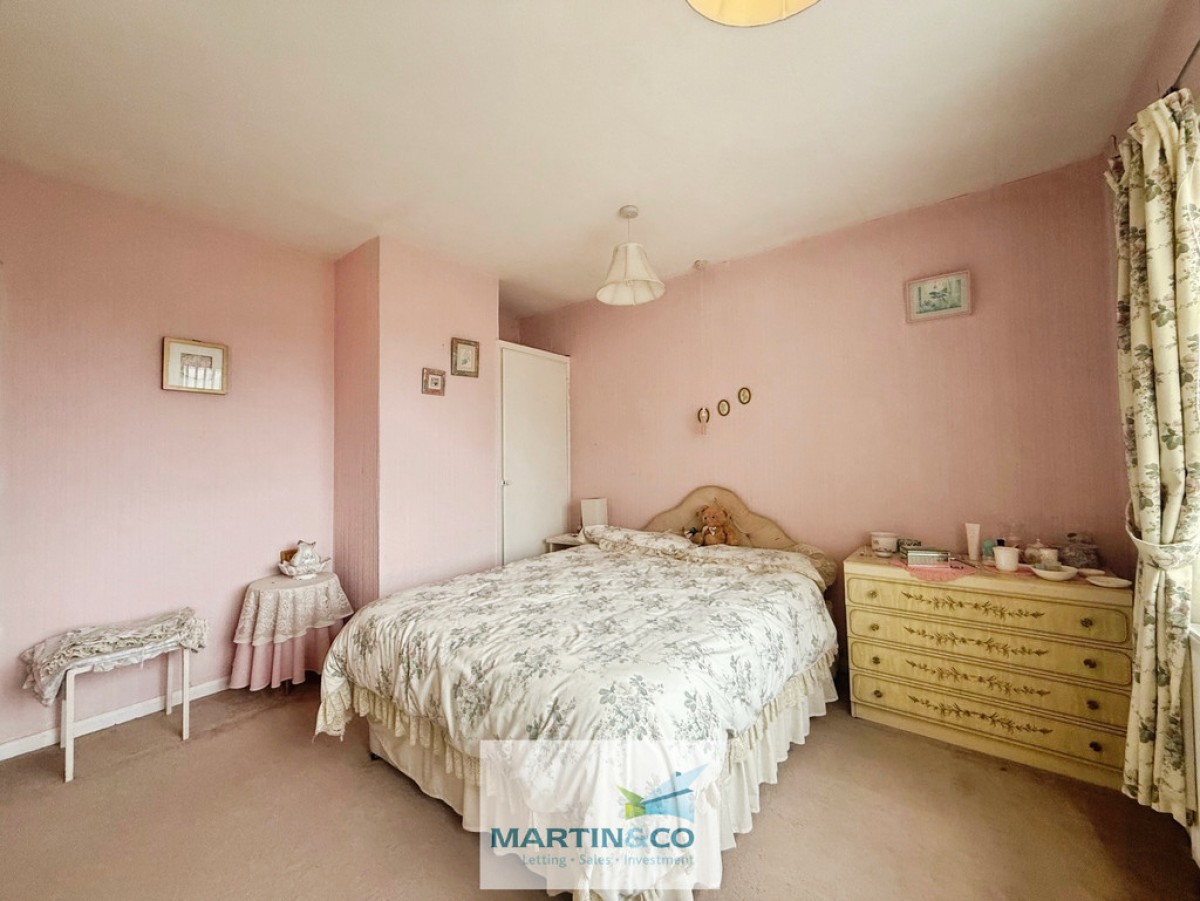 West Street, Creswell