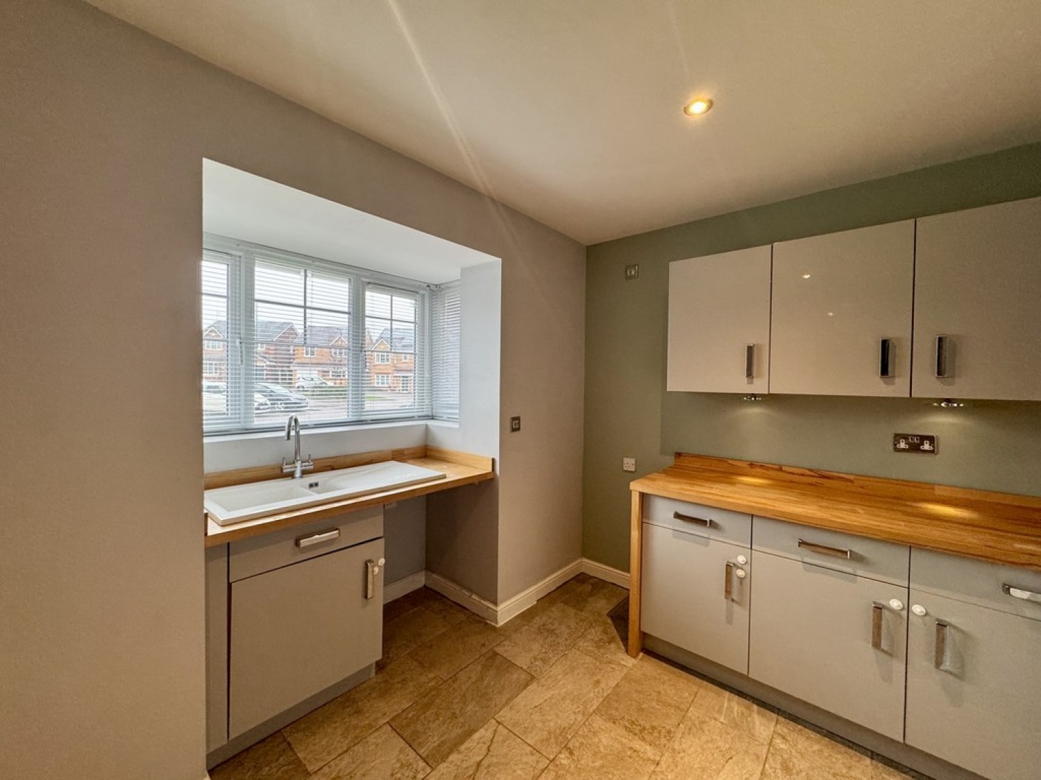 3 bedroom House in Pigeon Bridge Way, Aston, Sheffield