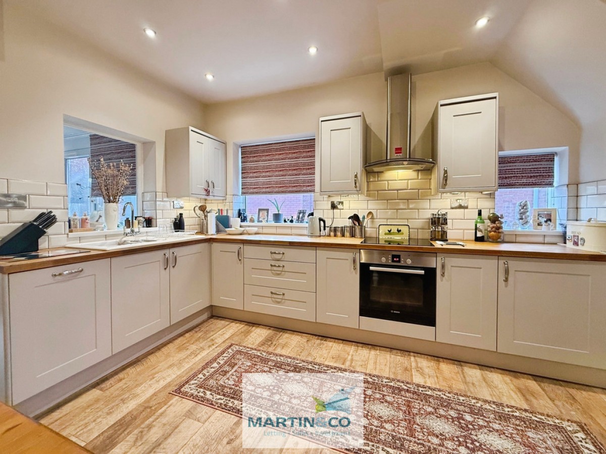 Doncaster Road, Carlton In Lindrick