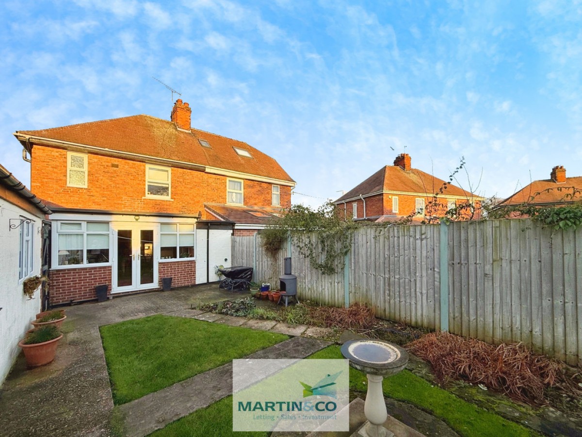 Doncaster Road, Carlton In Lindrick