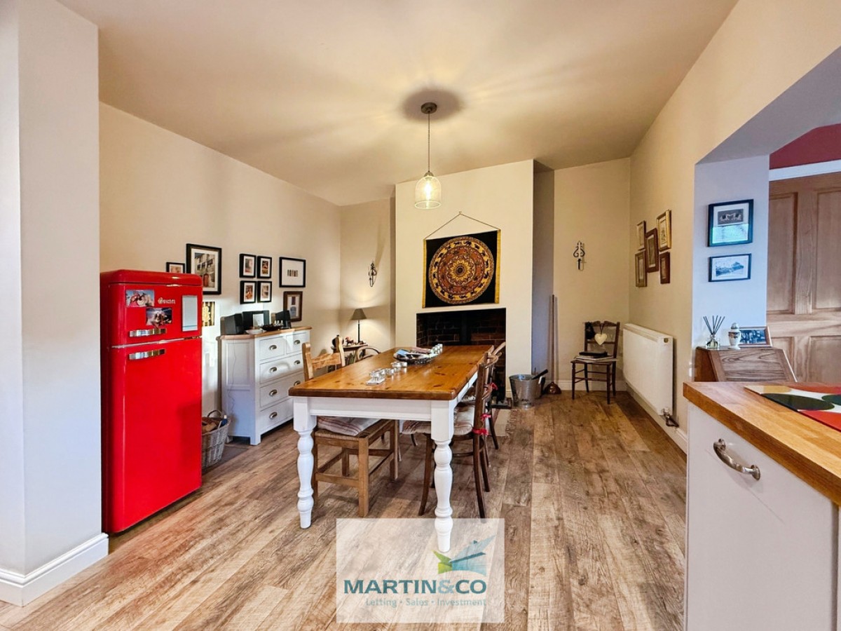 Doncaster Road, Carlton In Lindrick