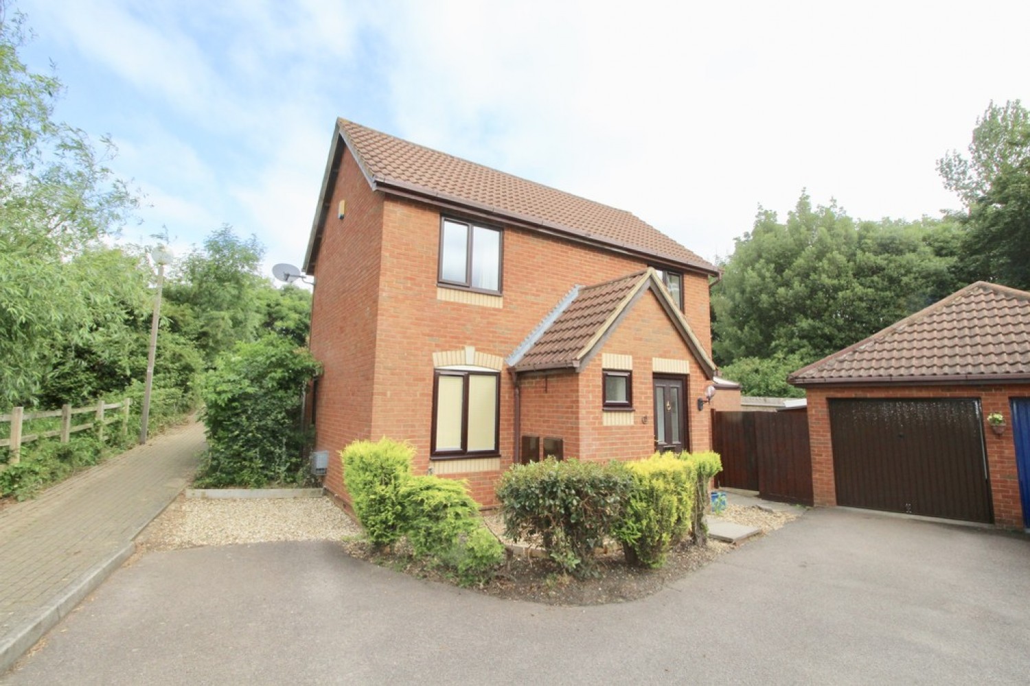 3 bedroom House for Letting Shenley Brook End