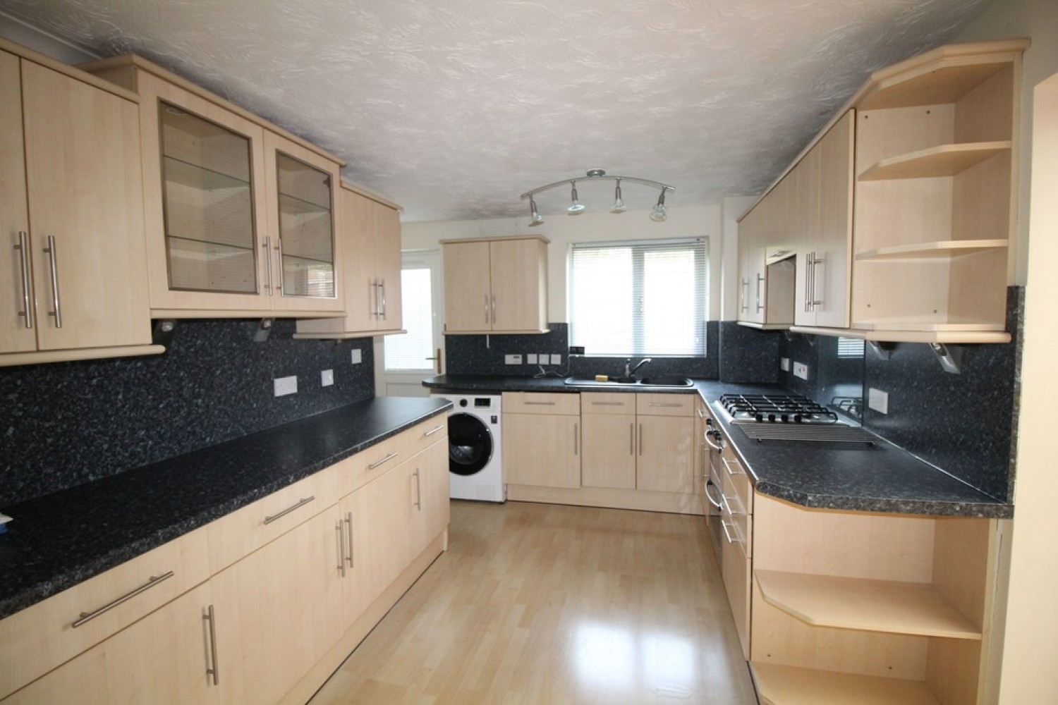 3 bedroom House for Letting Shenley Brook End