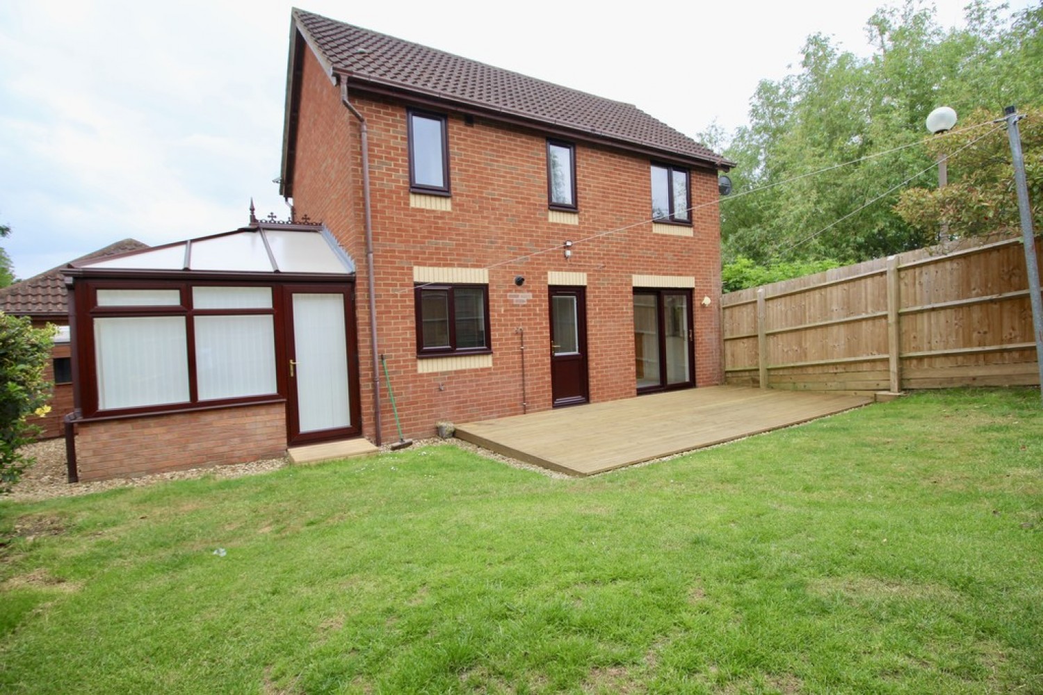 3 bedroom House for Letting Shenley Brook End