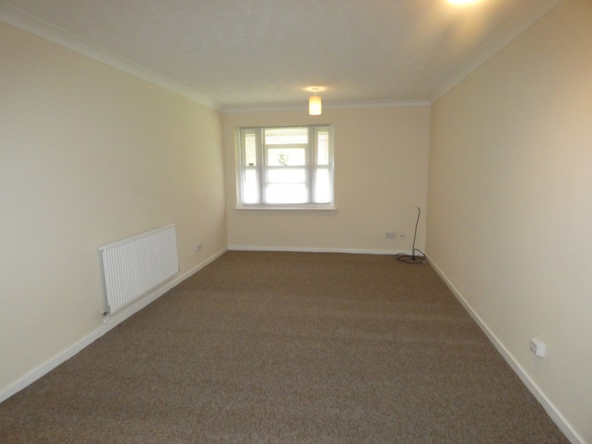 210L Emberton House, North Row