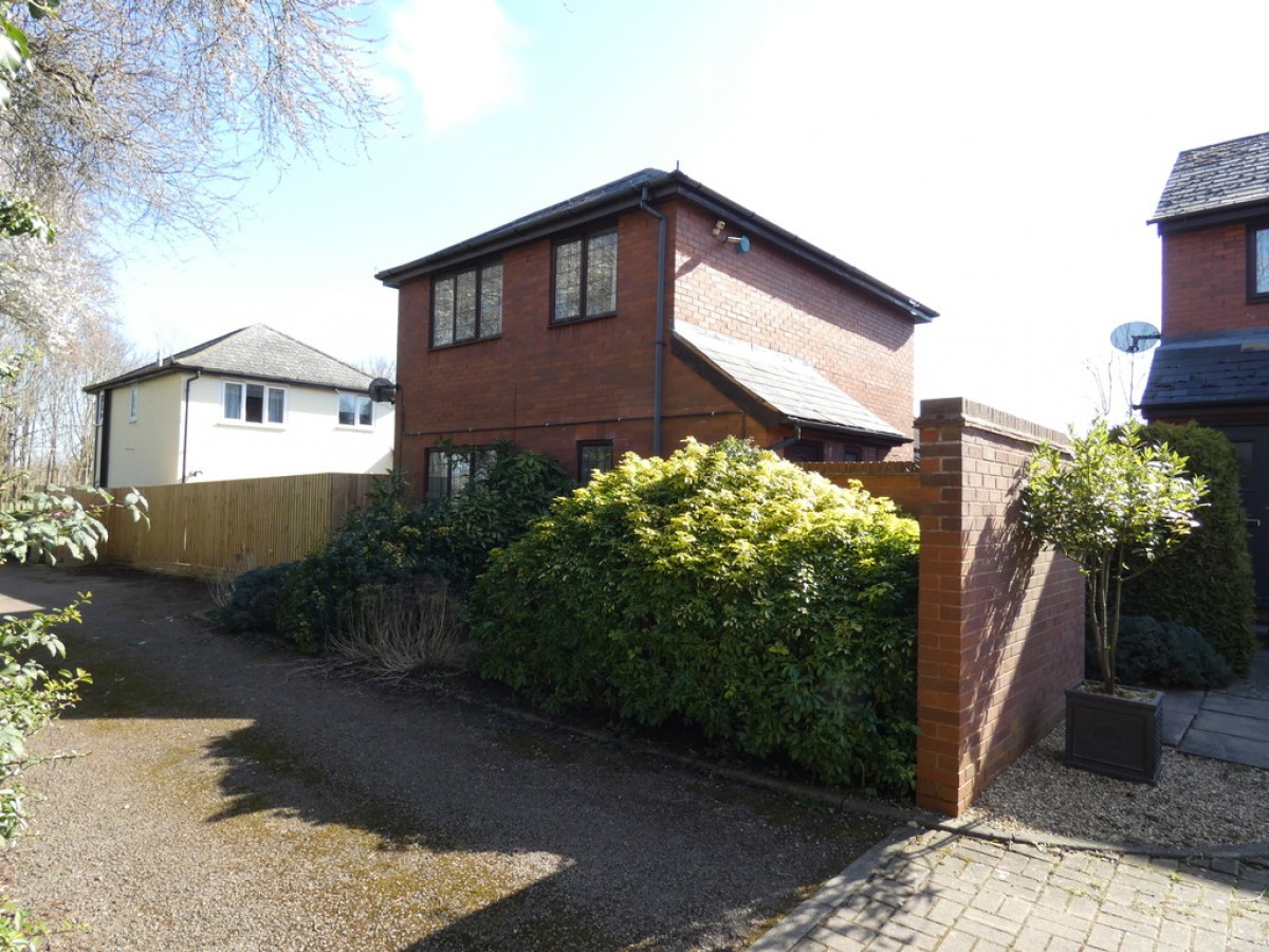 Newport Road, Woolstone