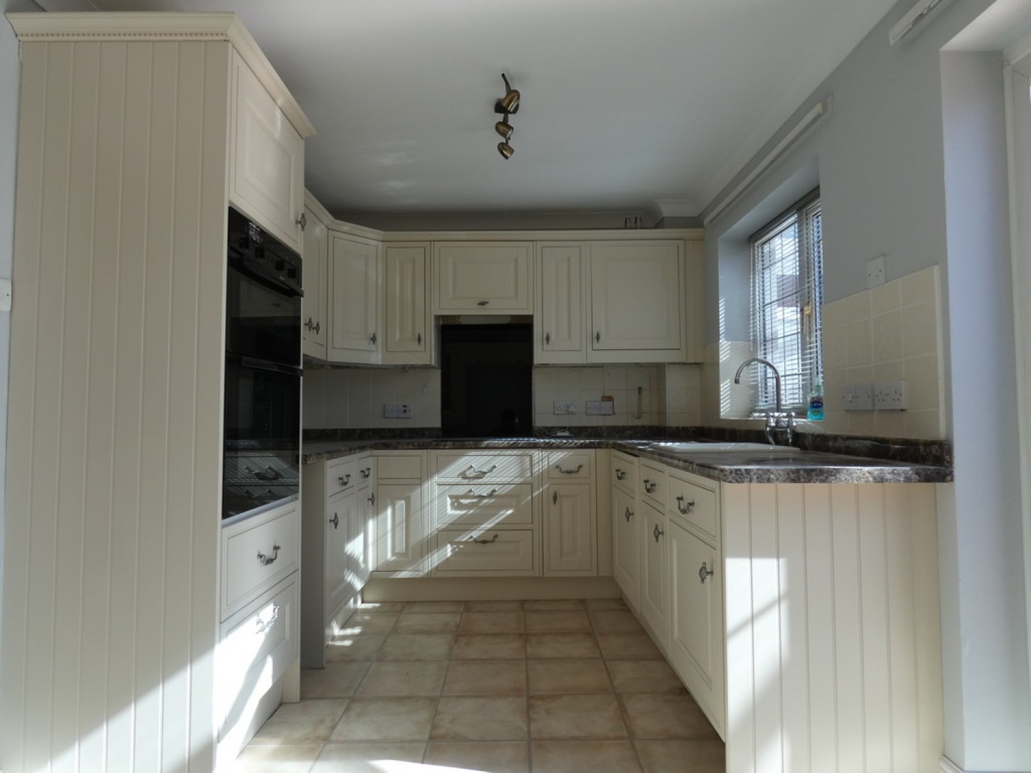 3 bedroom House for Letting Newport Road, Woolstone