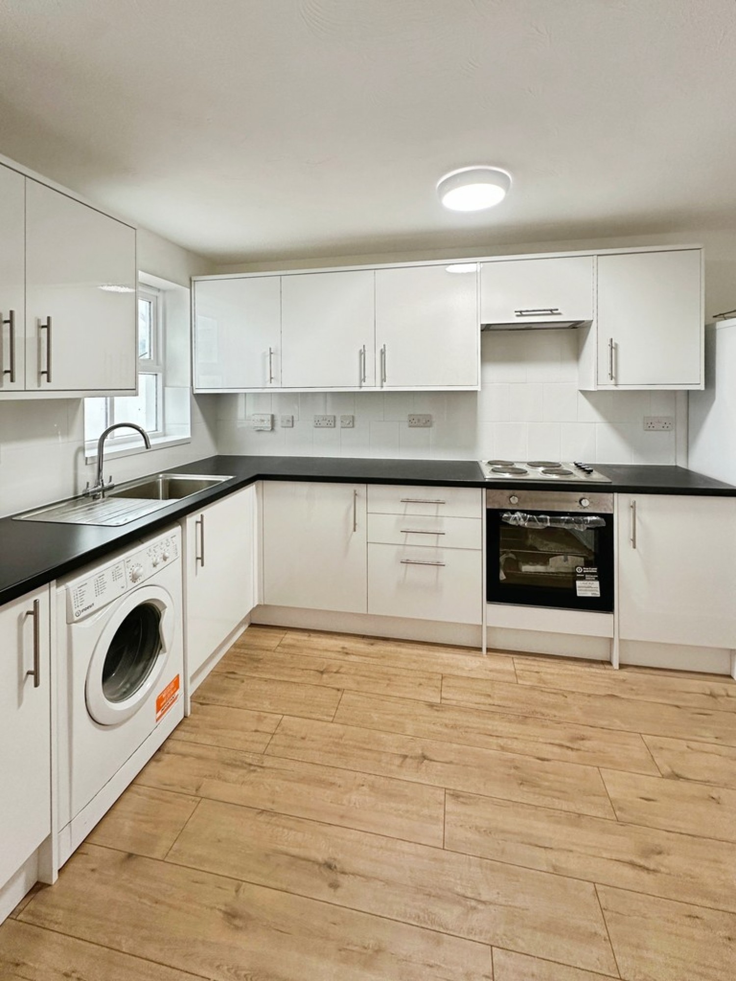 3 bedroom House for Letting The Oval, Oldbrook, Milton Keynes