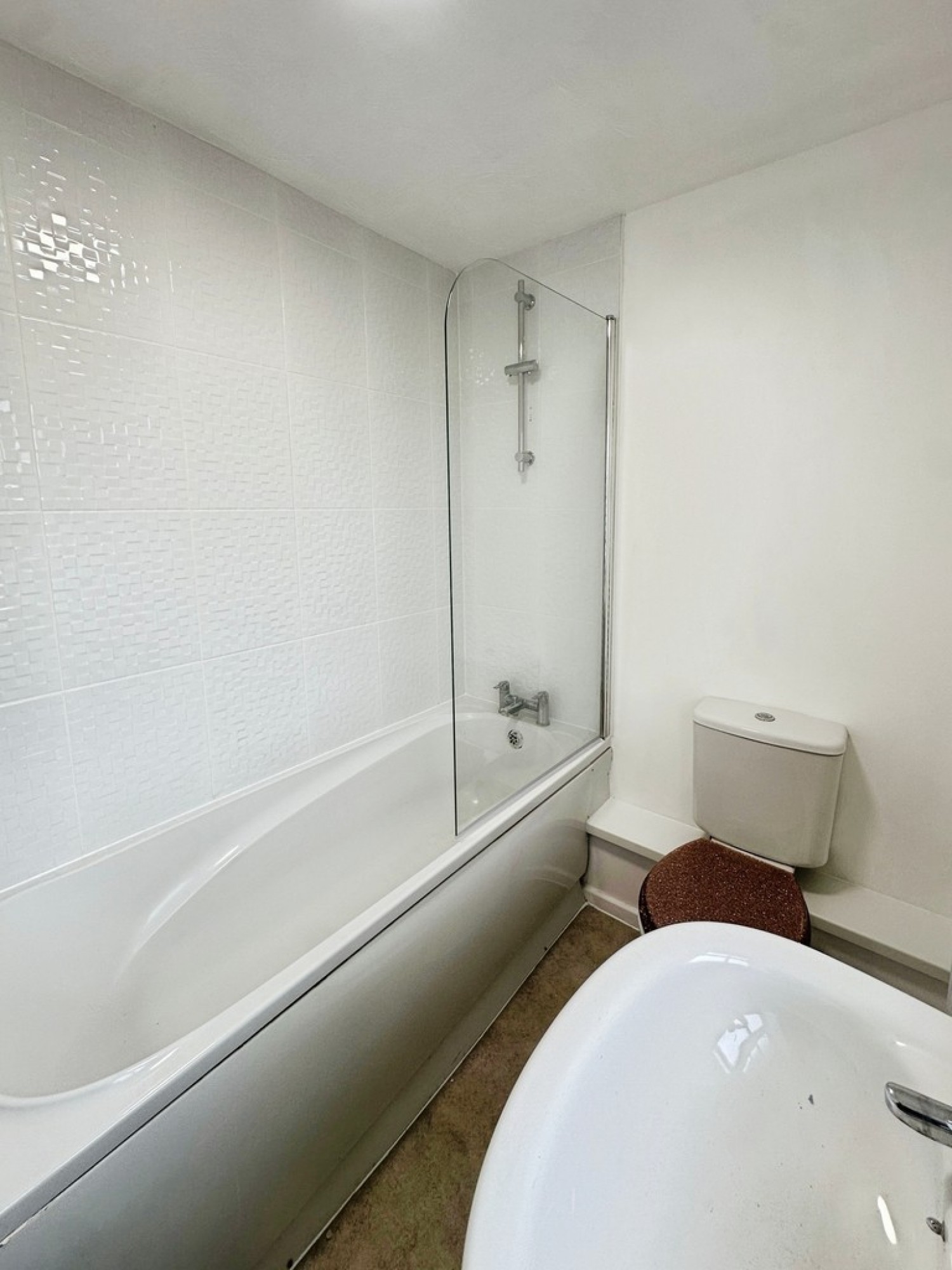 3 bedroom House for Letting The Oval, Oldbrook, Milton Keynes