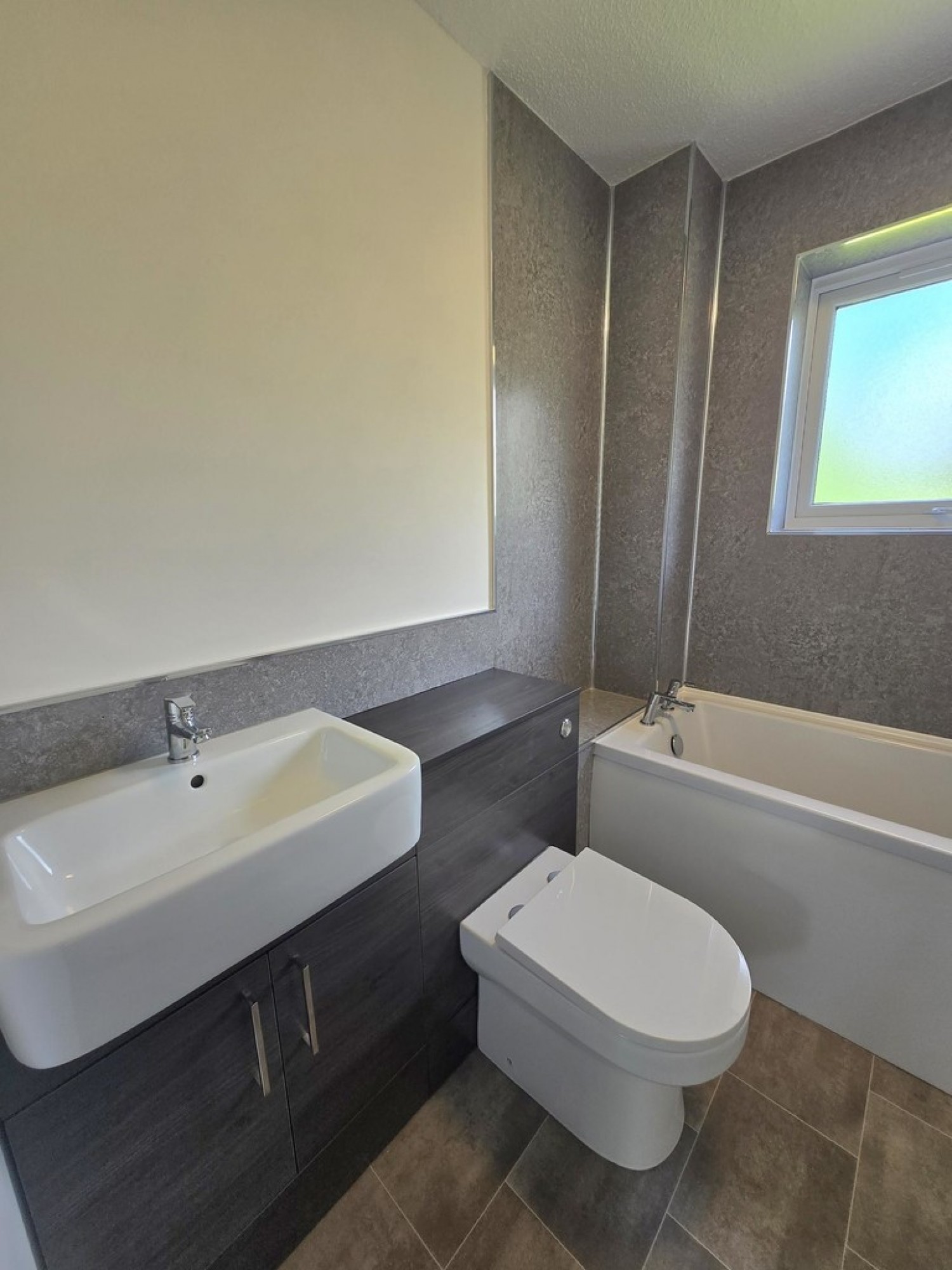 3 bedroom House for Letting Favell Drive, Furzton, Milton Keynes