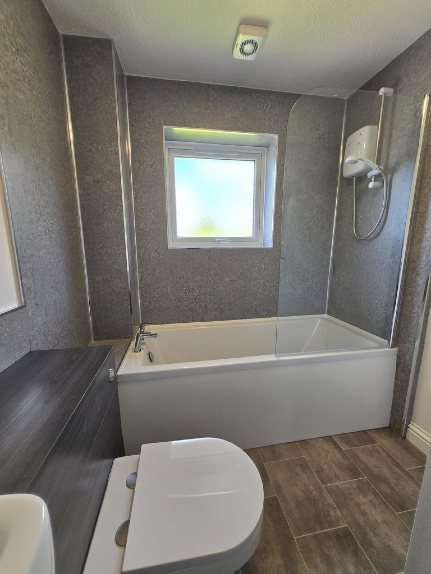 3 bedroom House for Letting Favell Drive, Furzton, Milton Keynes