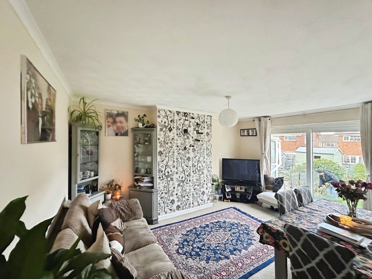 Westfield Avenue, Deanshanger