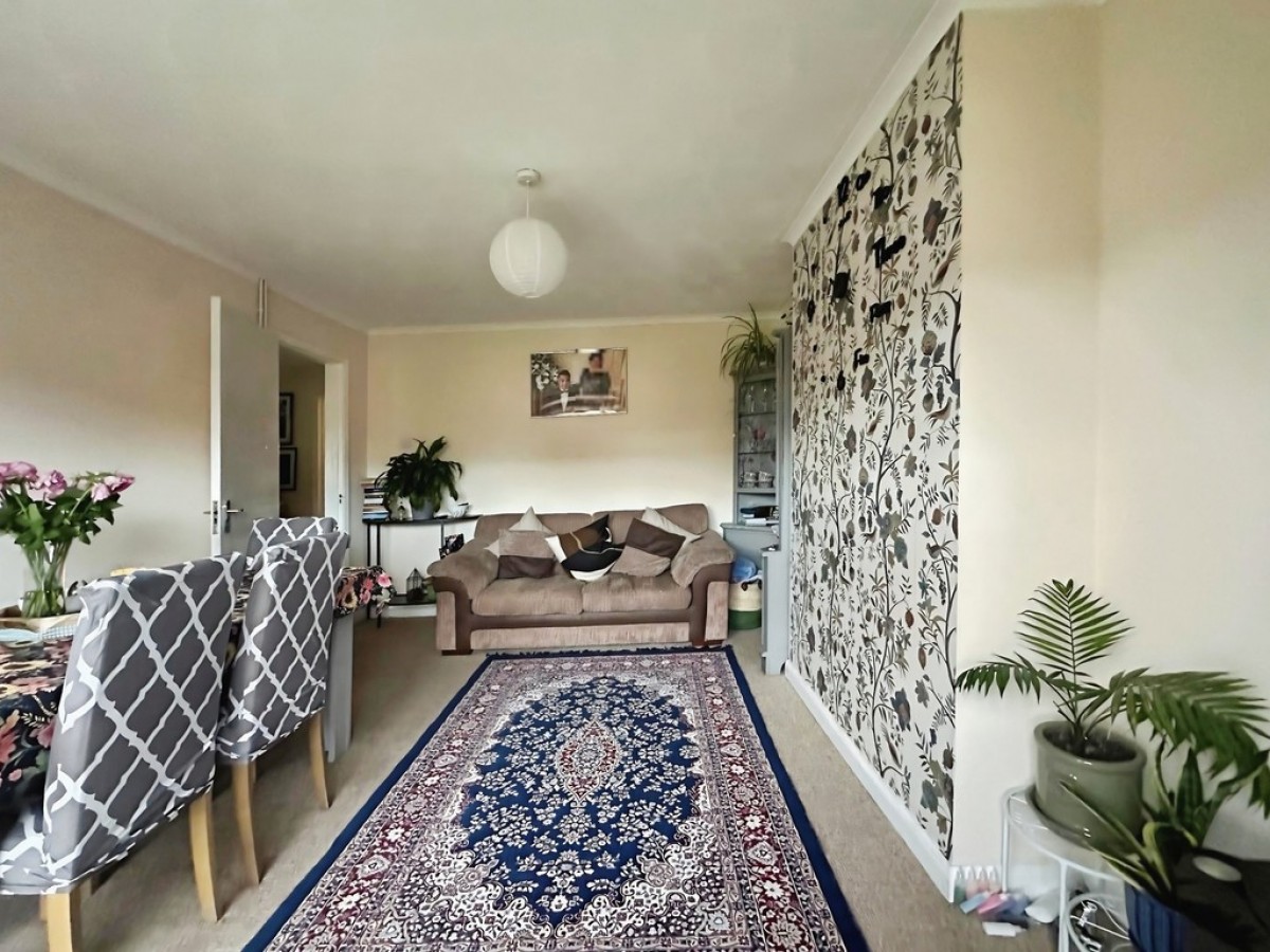 Westfield Avenue, Deanshanger