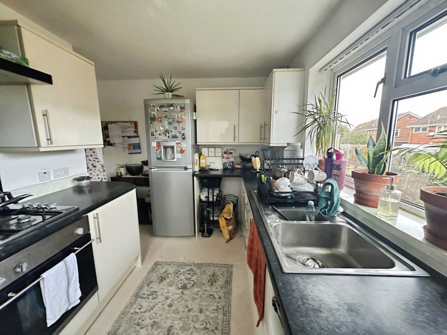 Westfield Avenue, Deanshanger