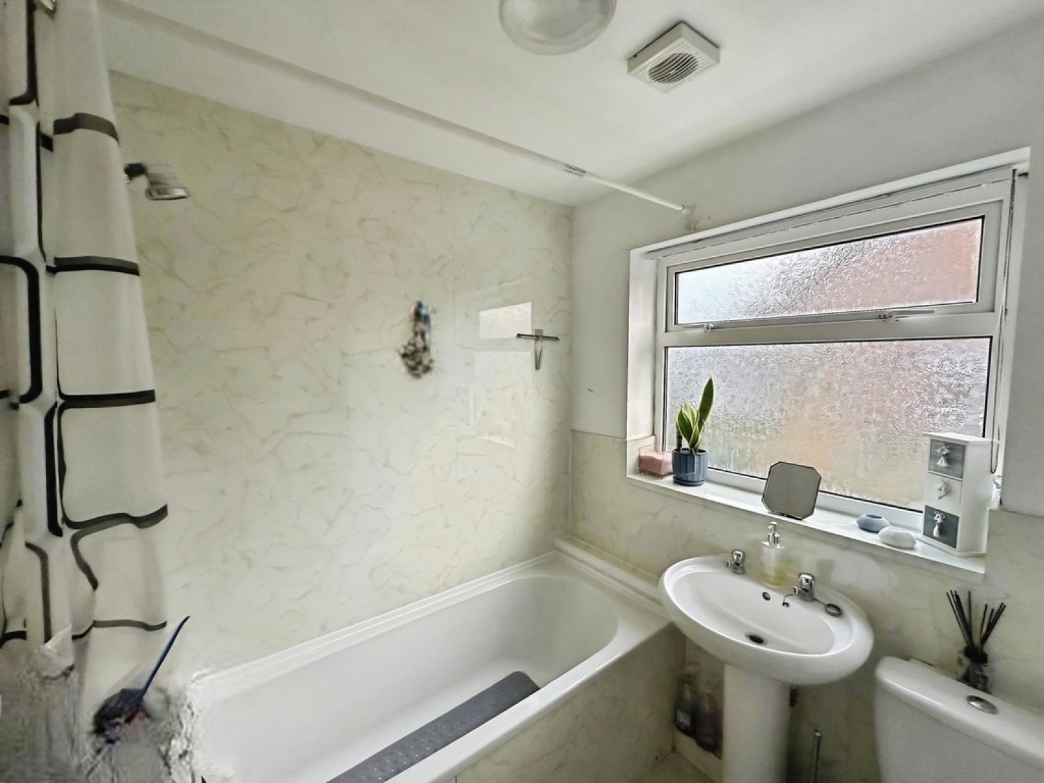 Westfield Avenue, Deanshanger