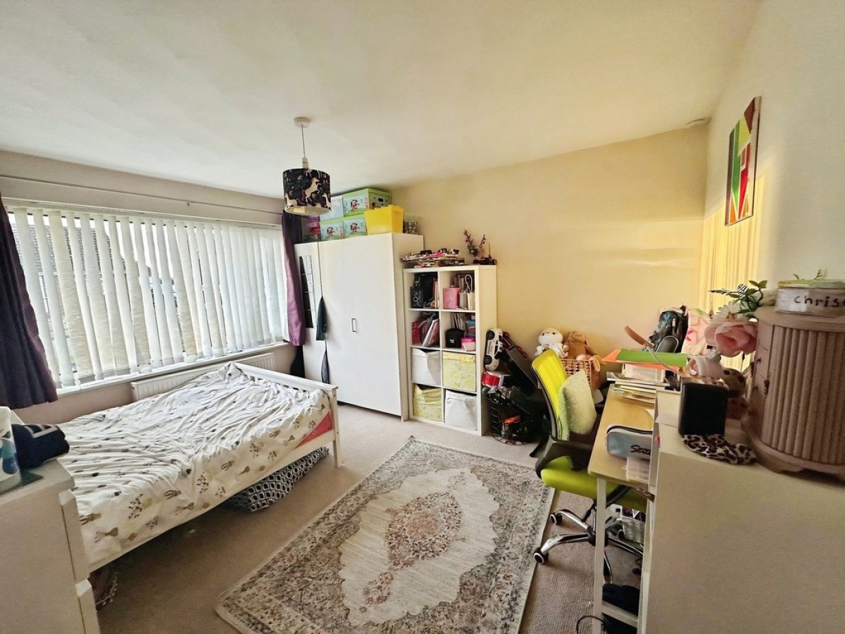 Westfield Avenue, Deanshanger