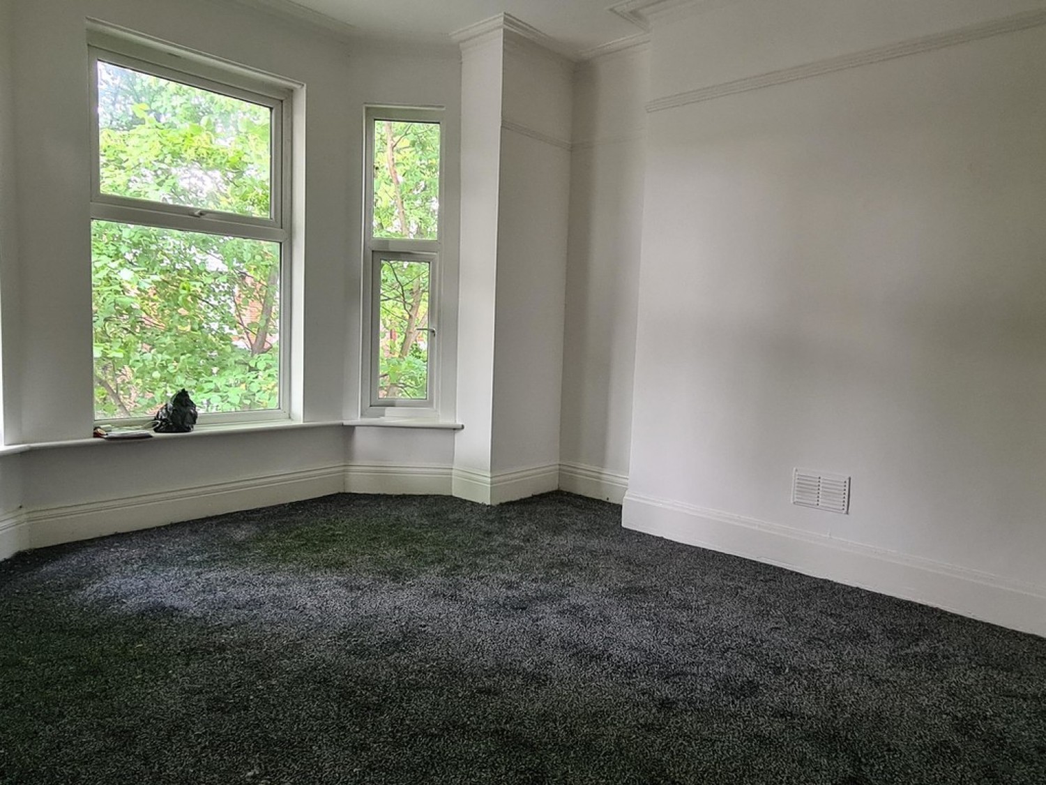 5 bedroom Flat for Letting Barlow Moor Road, Chorlton
