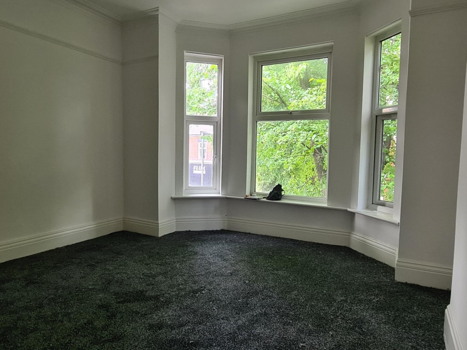 5 bedroom Flat for Letting Barlow Moor Road, Chorlton