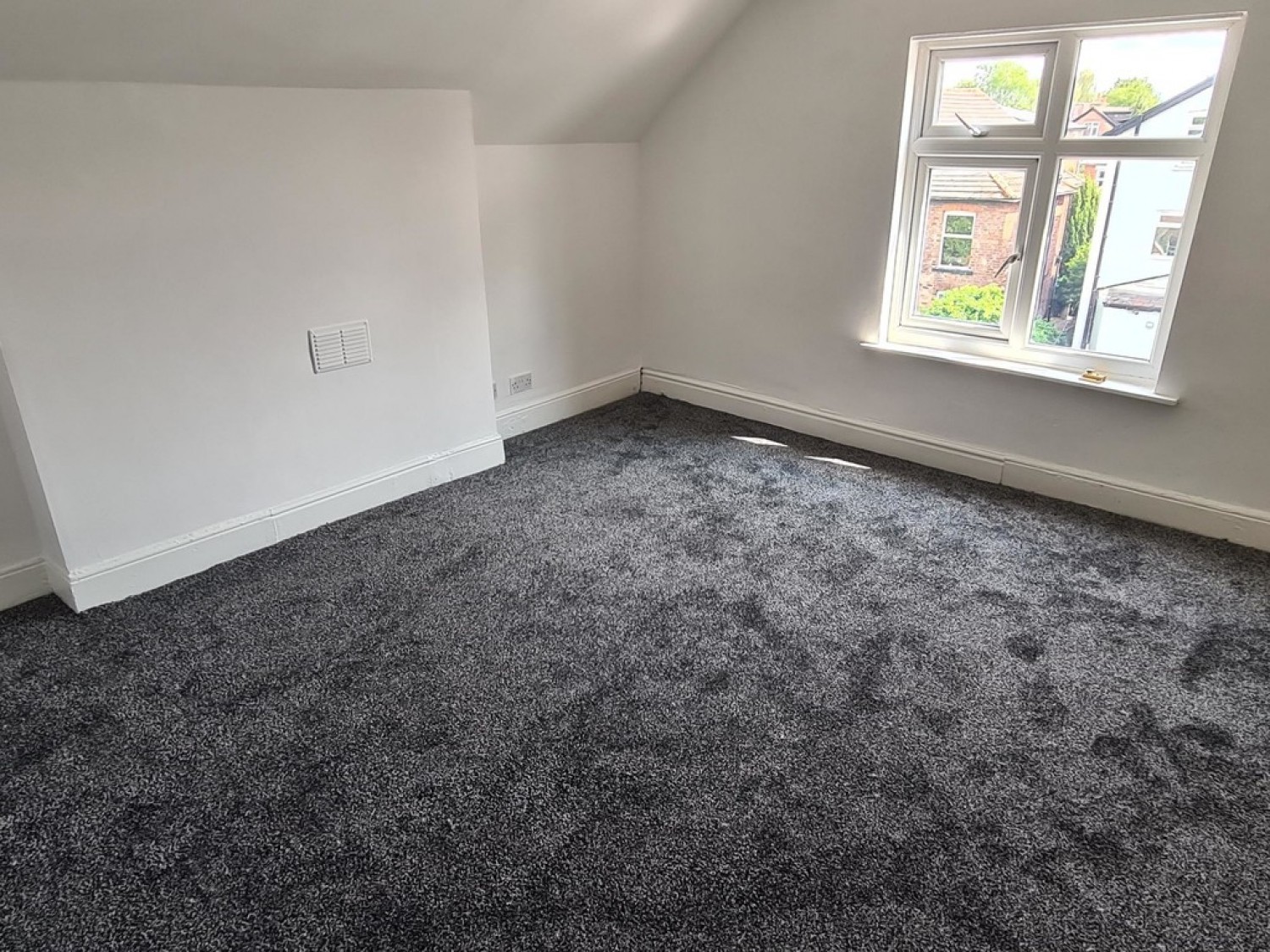 5 bedroom Flat for Letting Barlow Moor Road, Chorlton