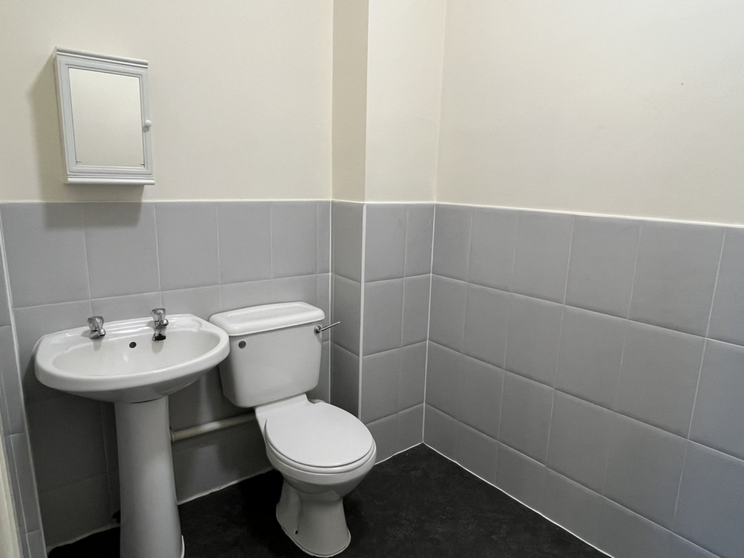2 bedroom Flat for Letting Mayfield Road, Whalley Range, Manchester
