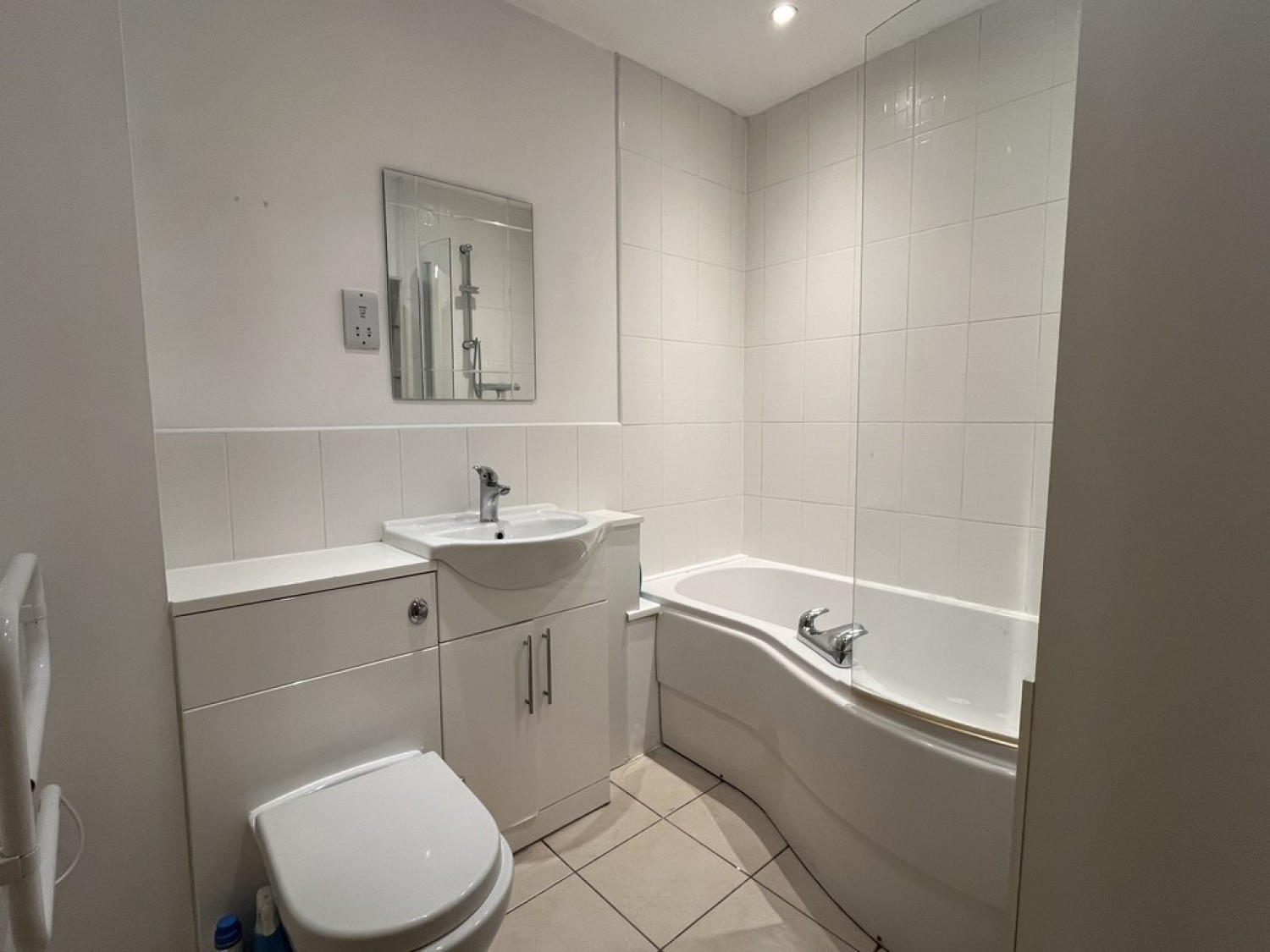 2 bedroom Flat for Letting Holden Avenue, Whalley Range, Manchester