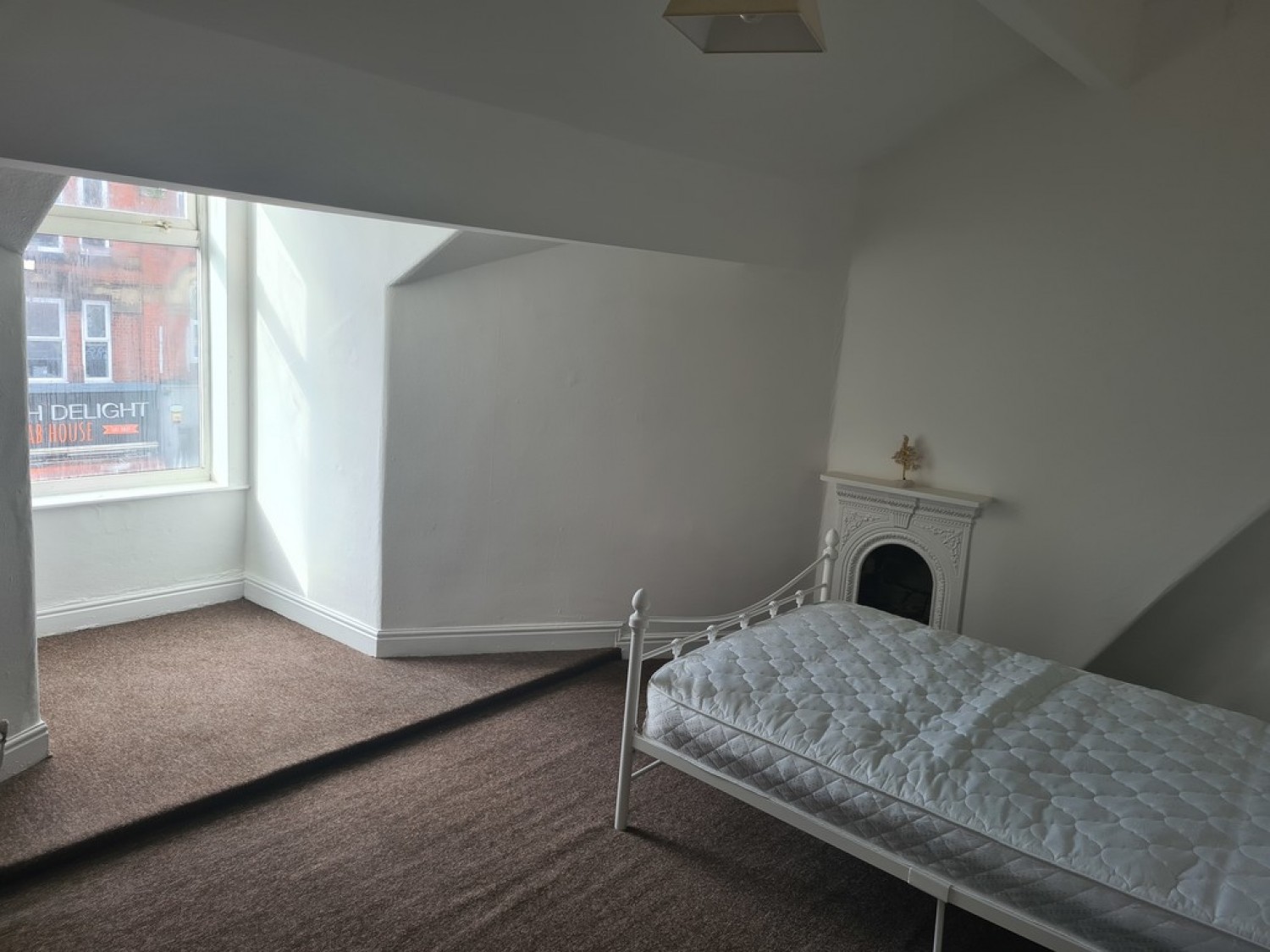 3 bedroom Flat for Letting Barlow Moor Road, Chorlton, Manchester