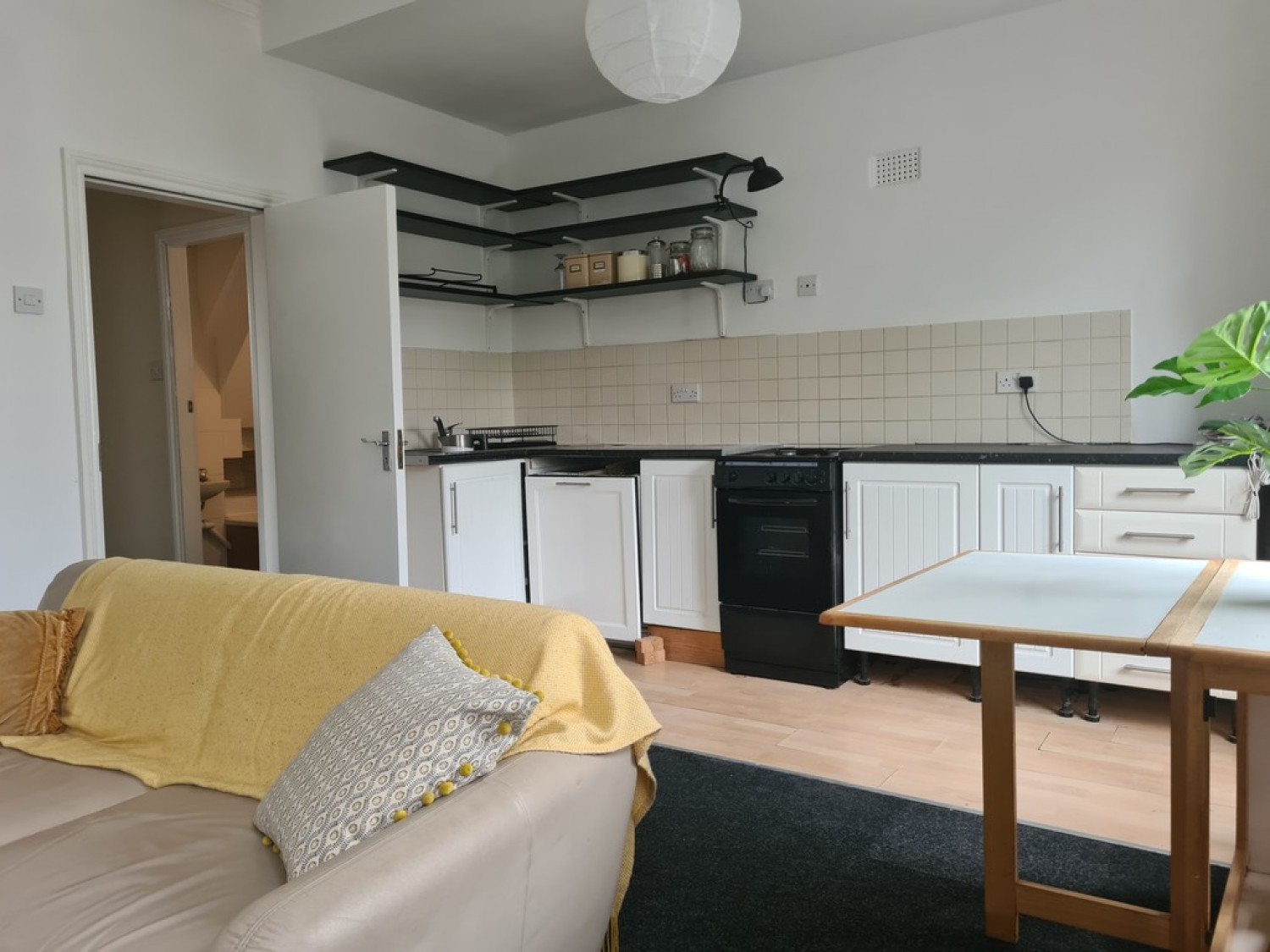 3 bedroom Flat for Letting Milton Grove, Whalley Range, Manchester