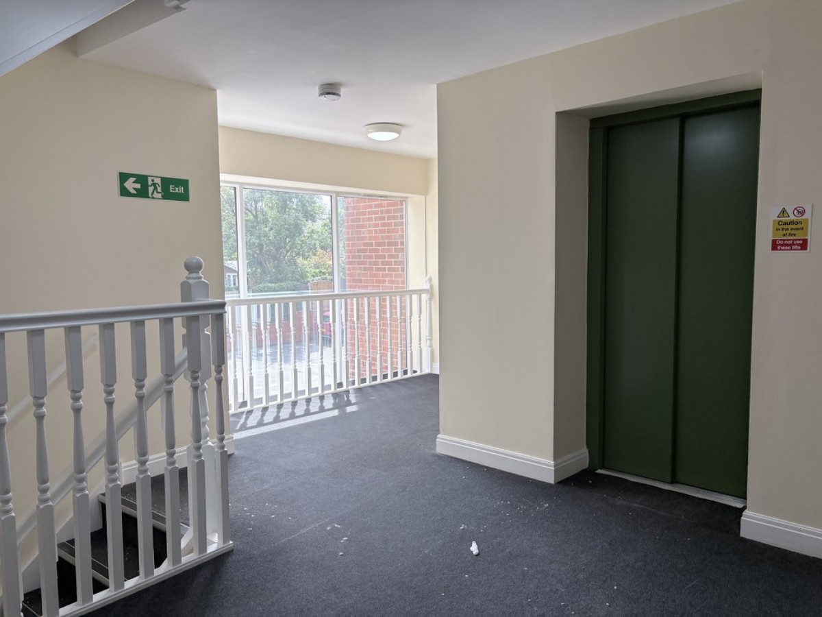 Hollyhedge Heights, Hollyhedge Road