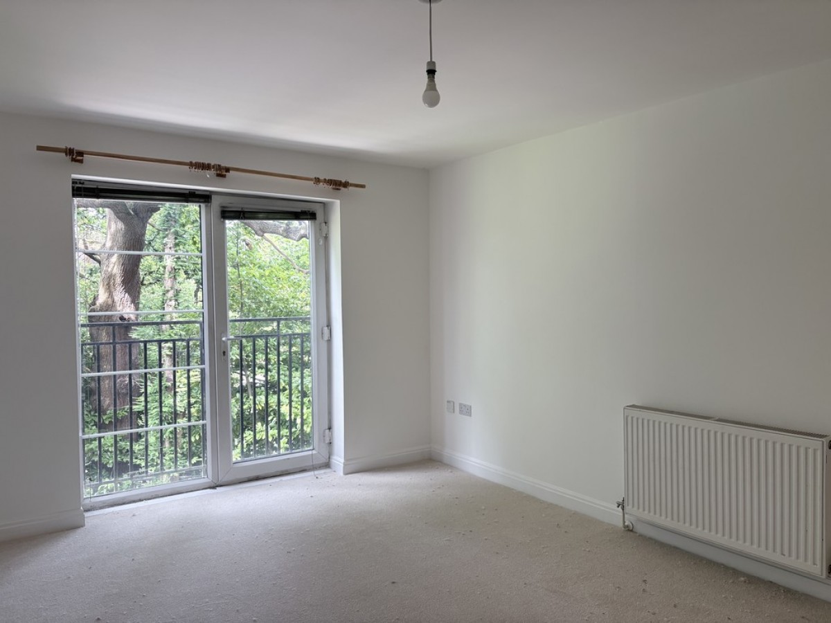 Hollyhedge Heights, Hollyhedge Road