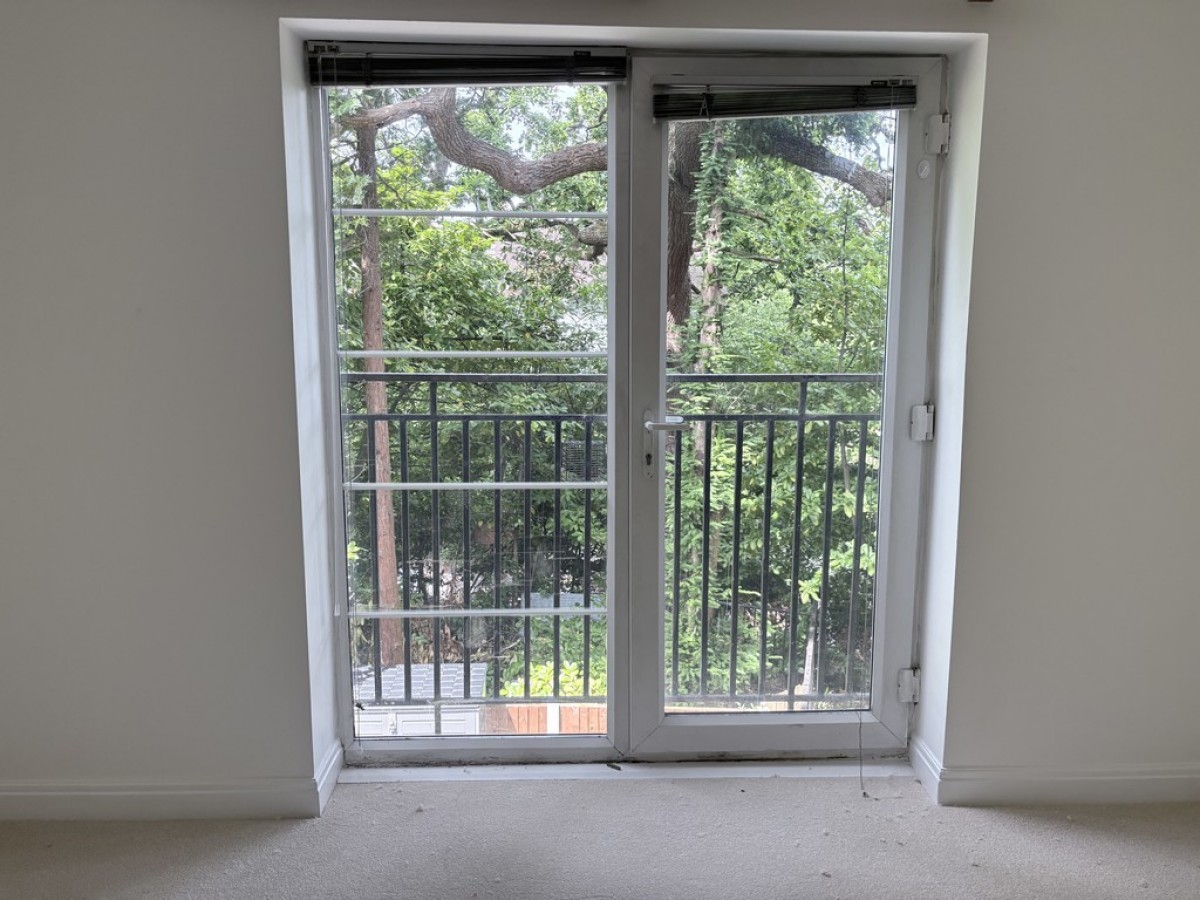 Hollyhedge Heights, Hollyhedge Road